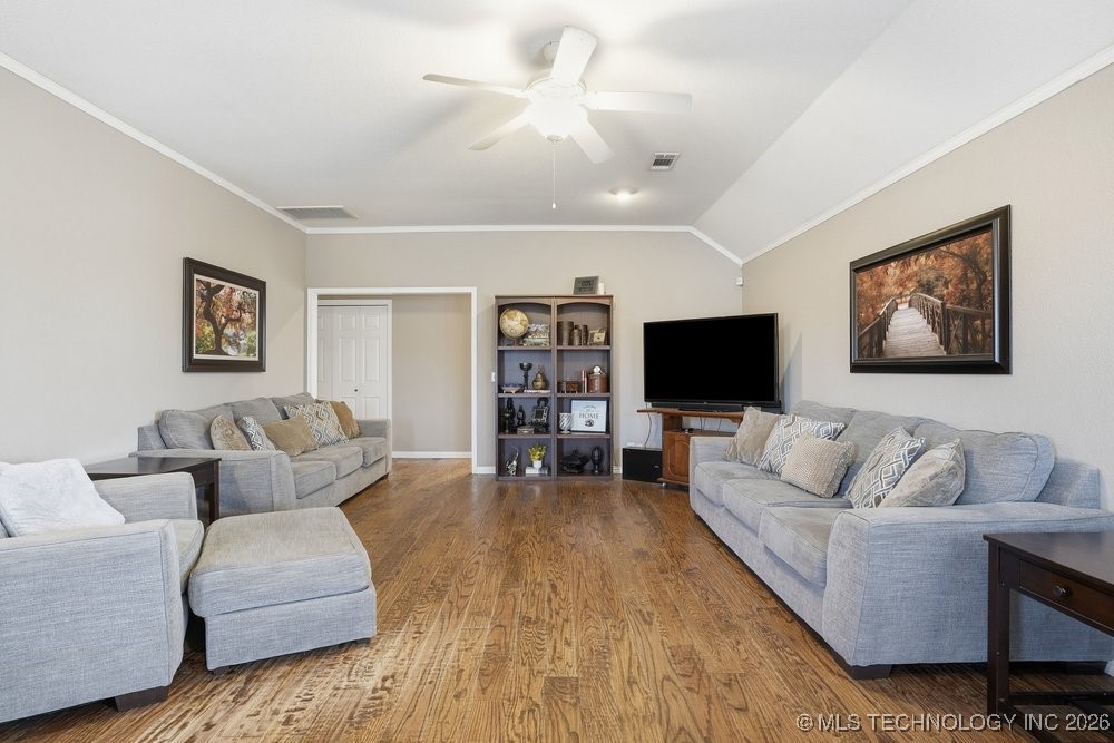 11523 S 105th Avenue E Property Photo 9