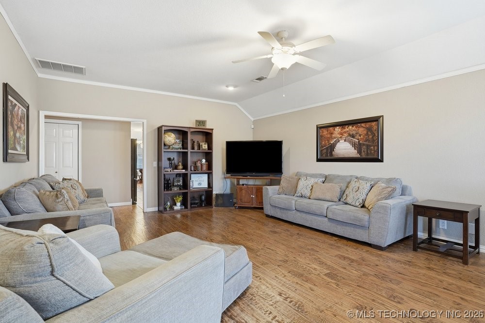 11523 S 105th Avenue E Property Photo 11