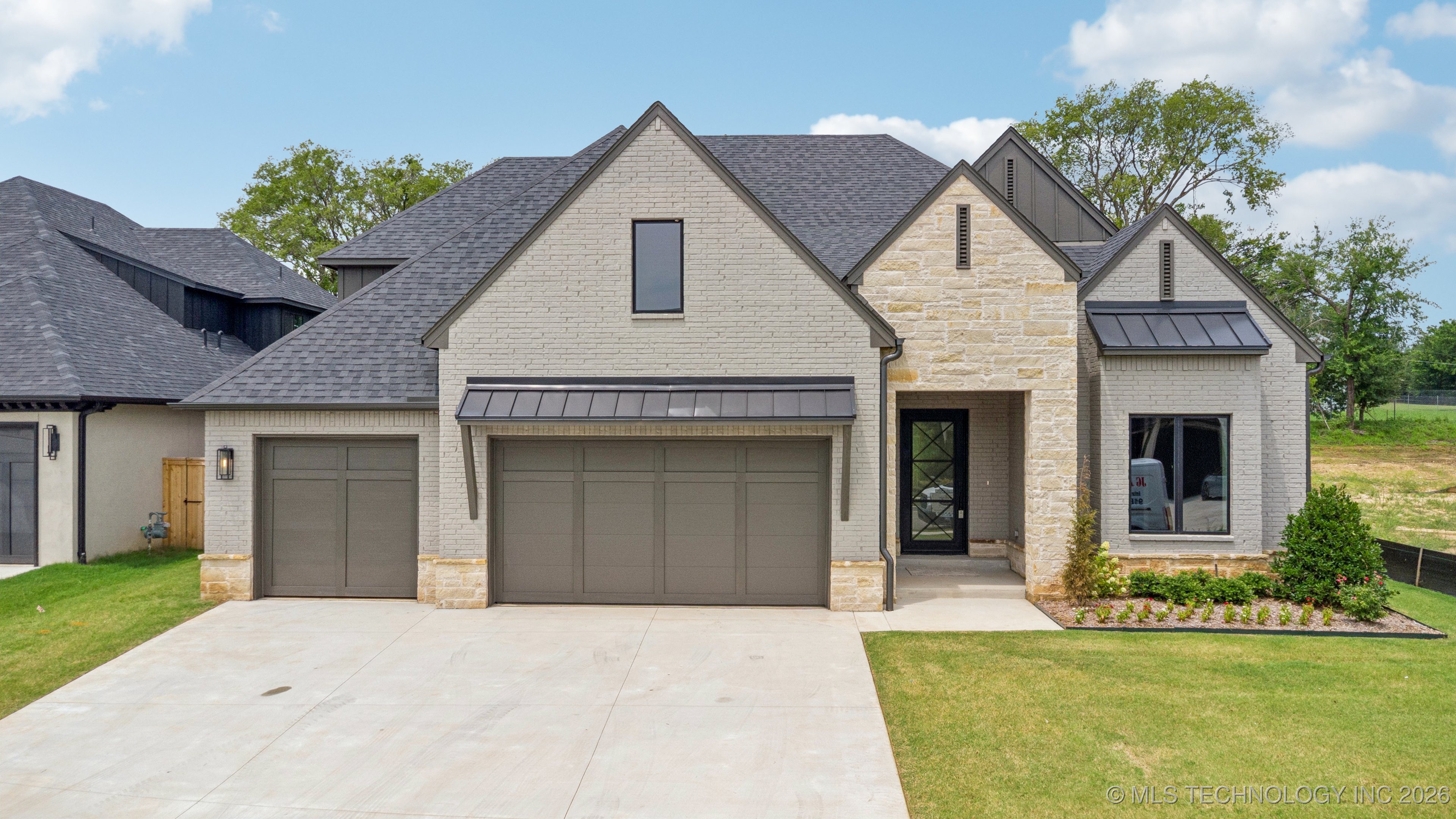 11260 S Fir Avenue Property Photo 1