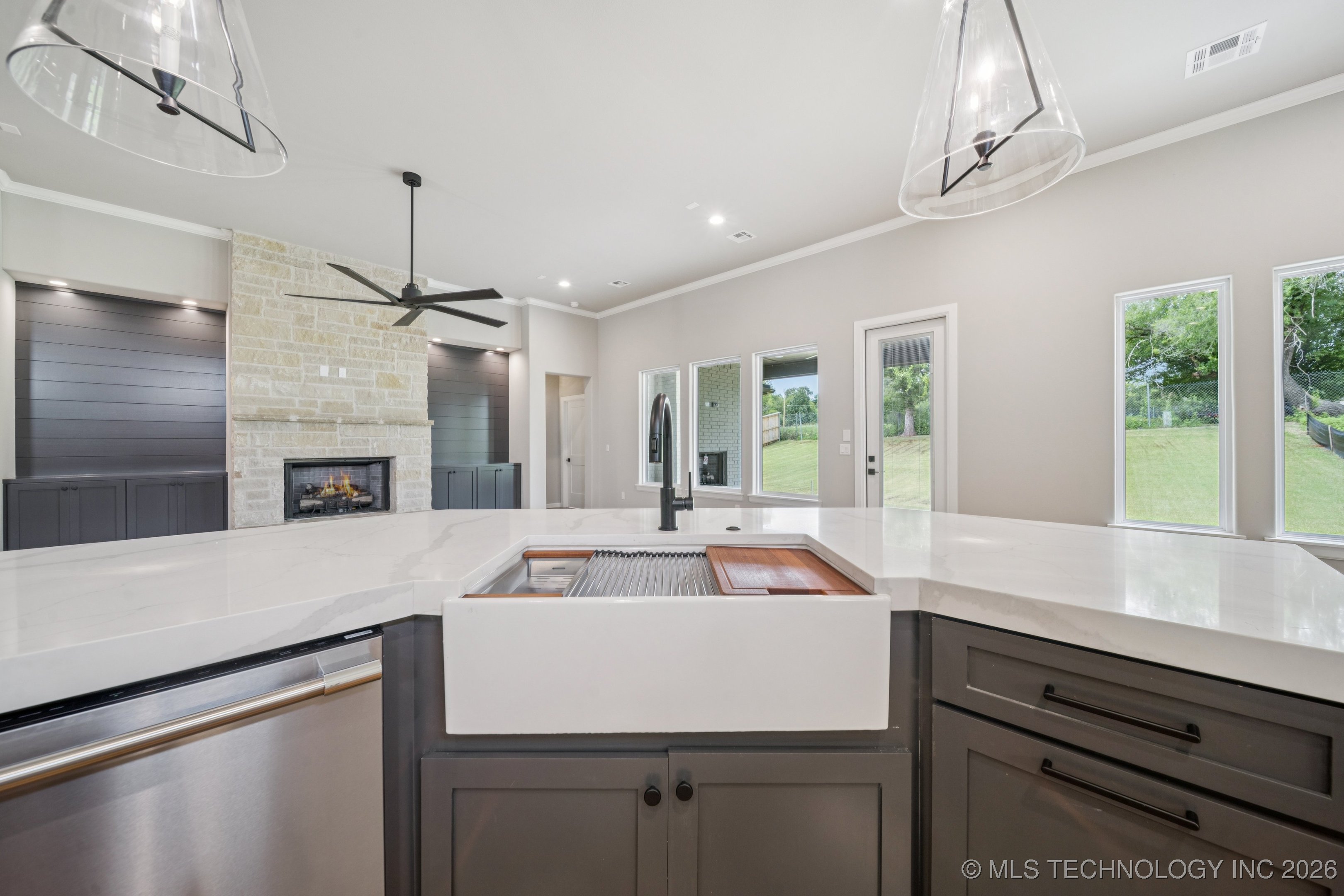 11260 S Fir Avenue Property Photo 18