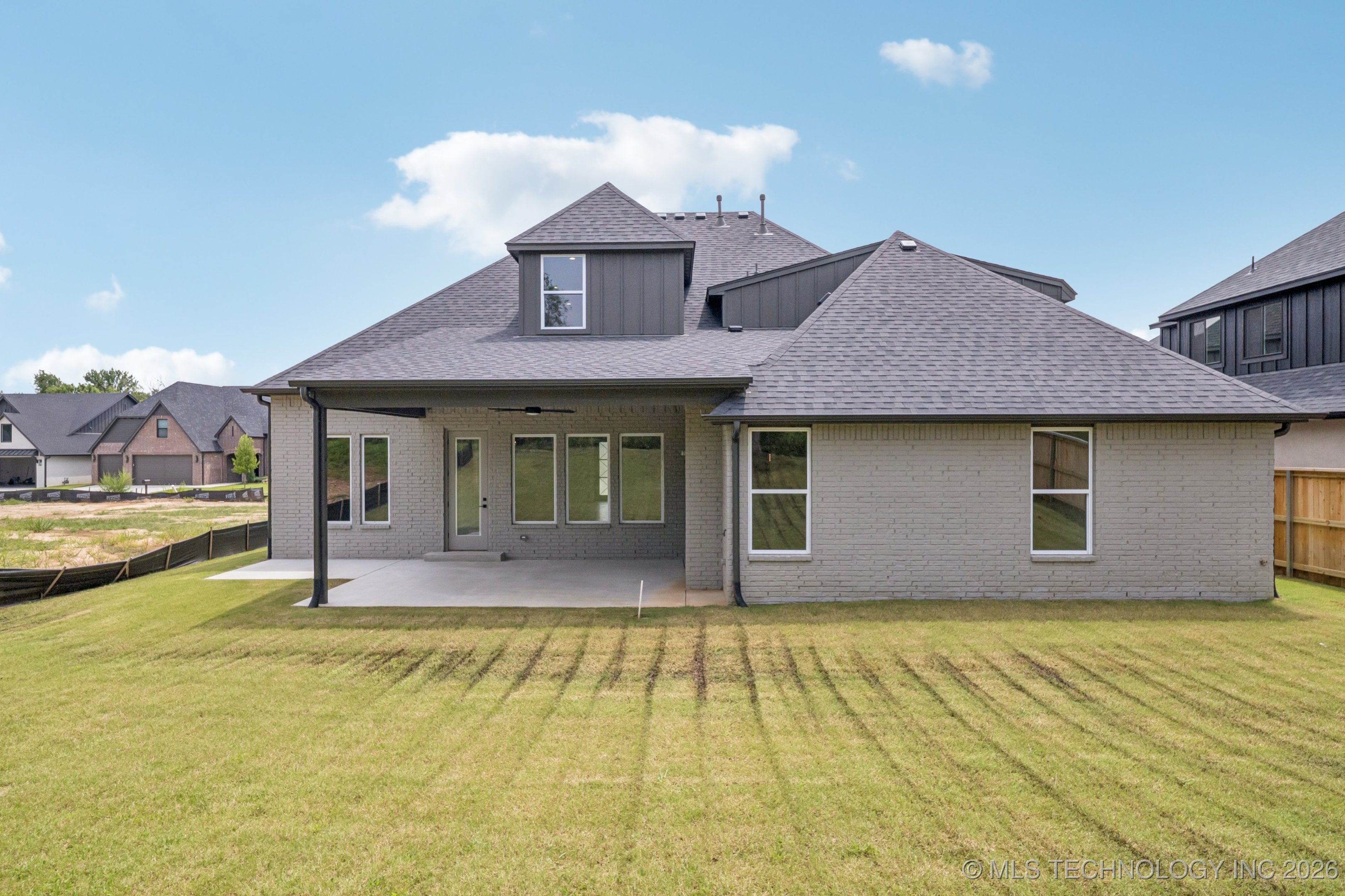 11260 S Fir Avenue Property Photo 43