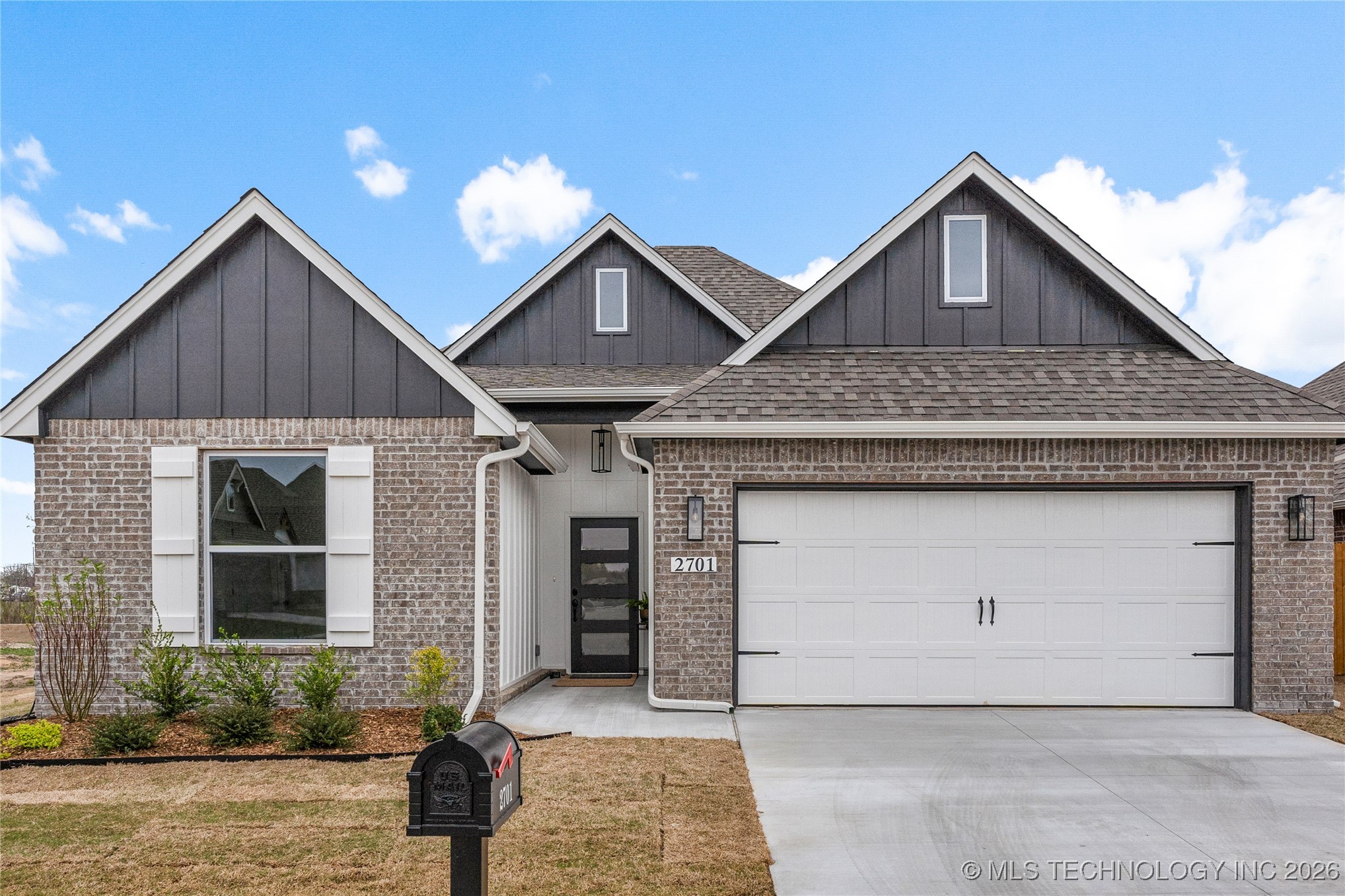 2701 W Madison Street Property Photo 1