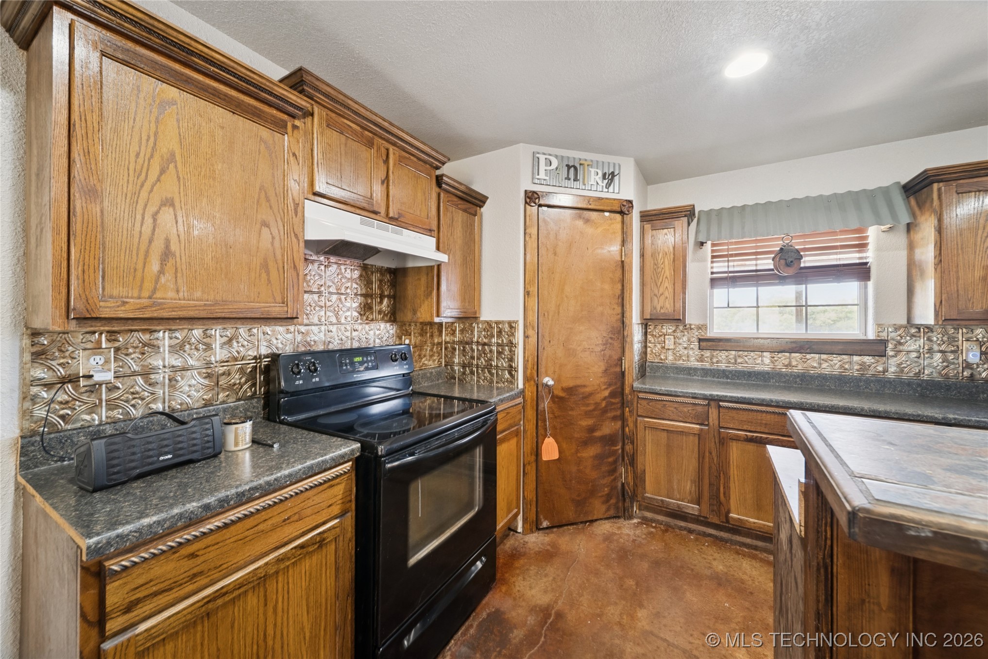 11822 S Rawhide Road E Property Photo 10