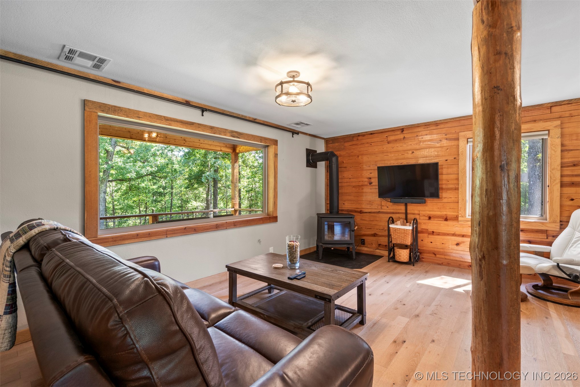 420 Deer Lake Drive Property Photo 10