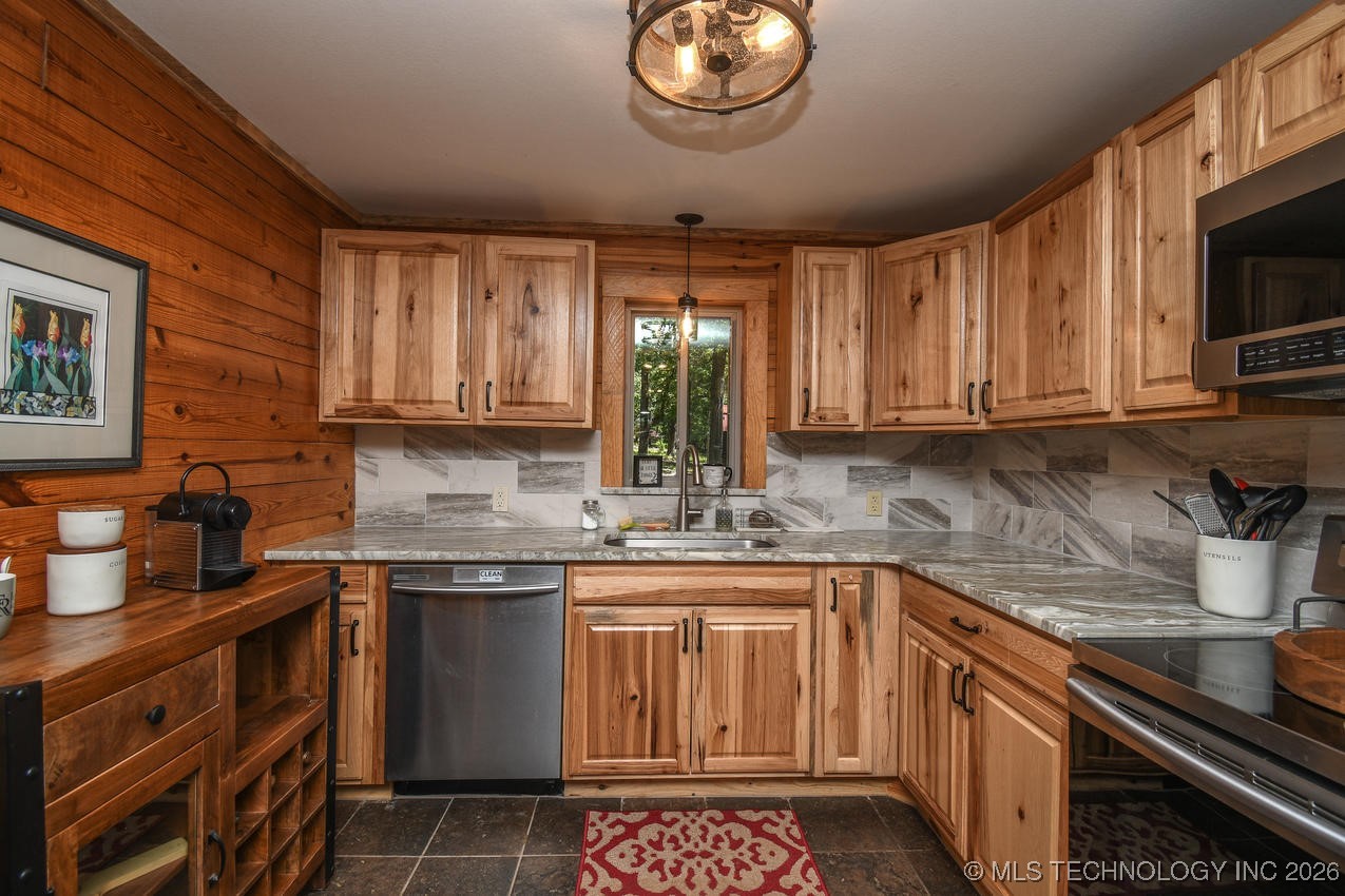 420 Deer Lake Drive Property Photo 17