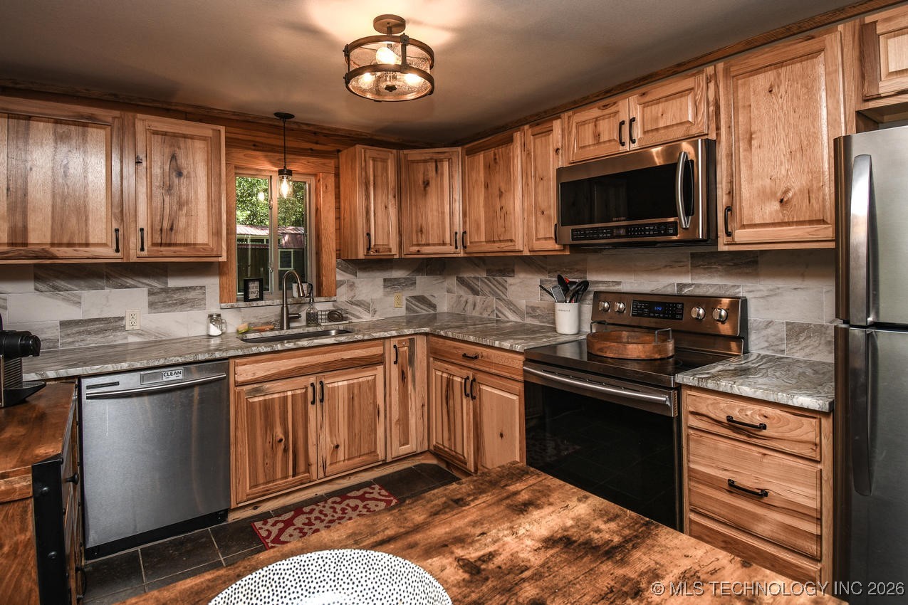 420 Deer Lake Drive Property Photo 18