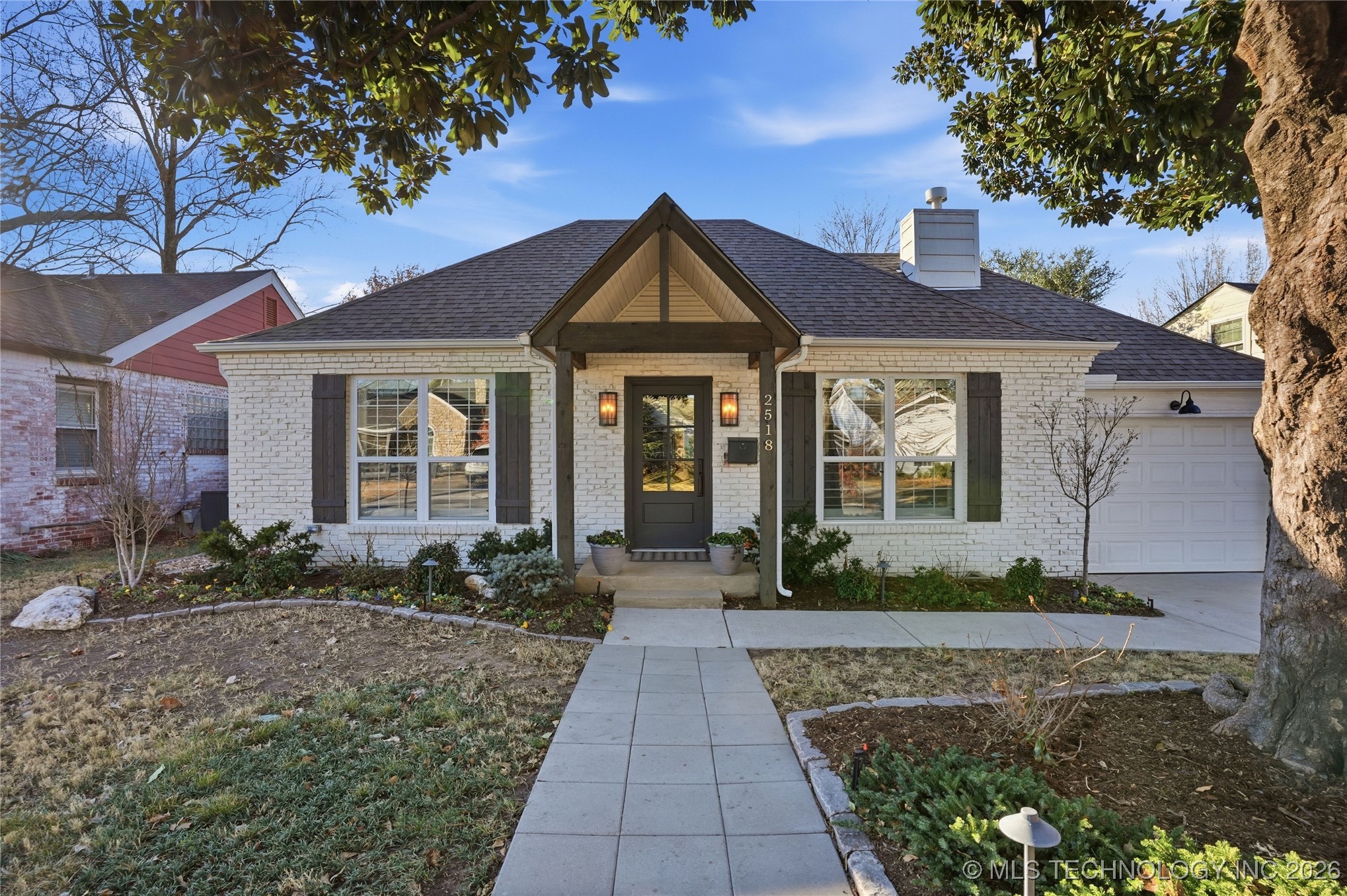 2518 E 17th Street Property Photo 2