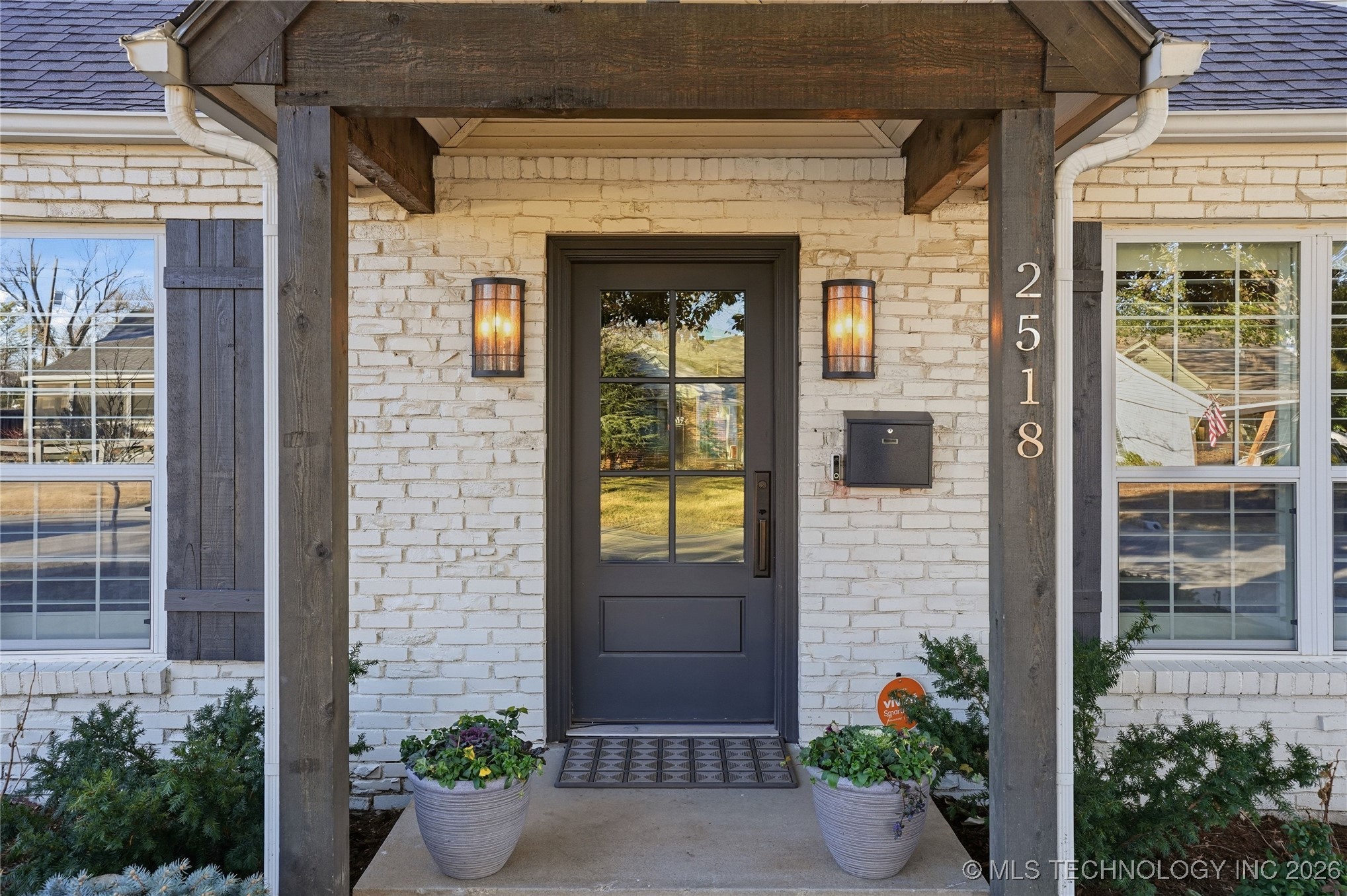 2518 E 17th Street Property Photo 3