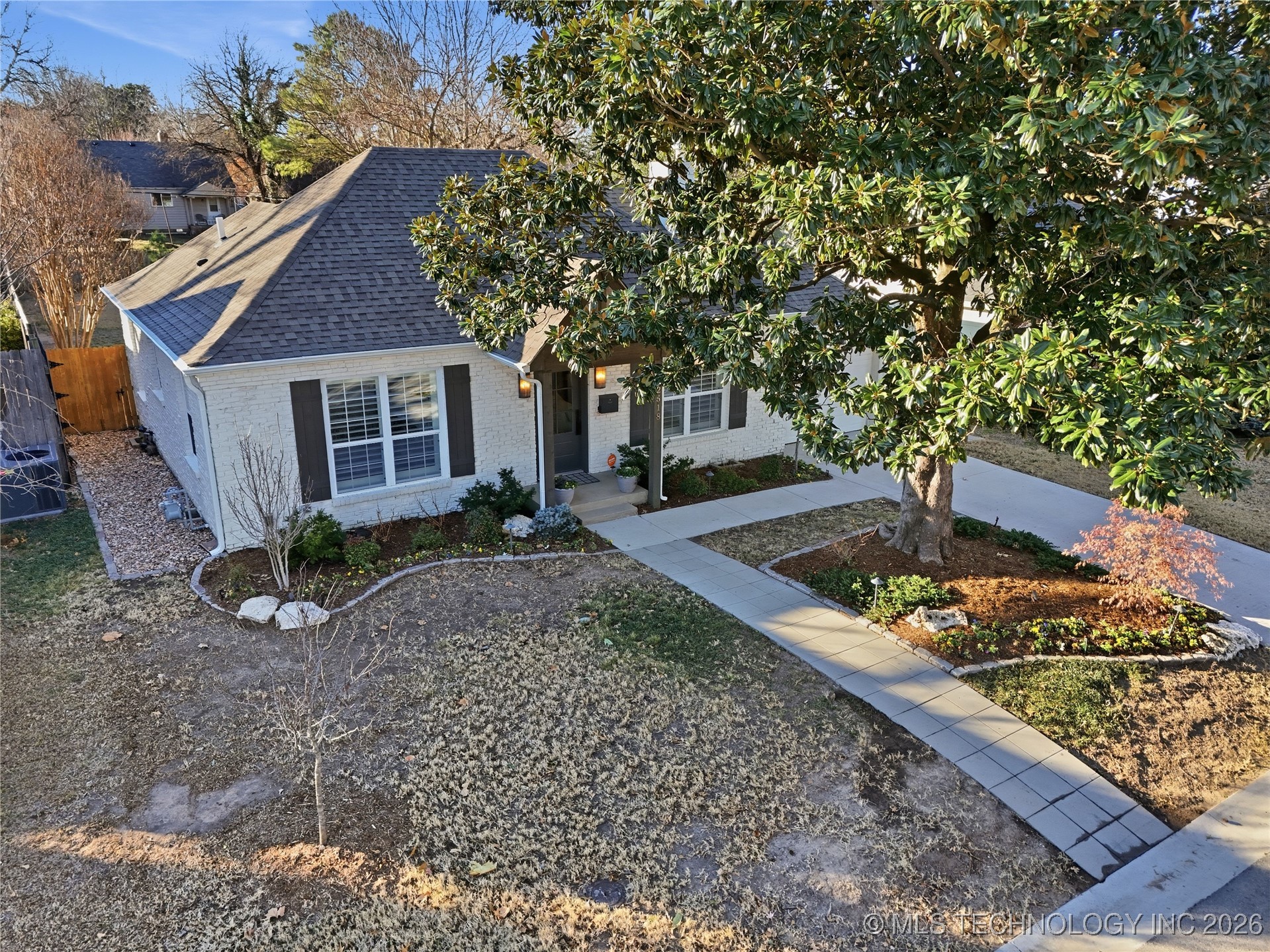 2518 E 17th Street Property Photo 4