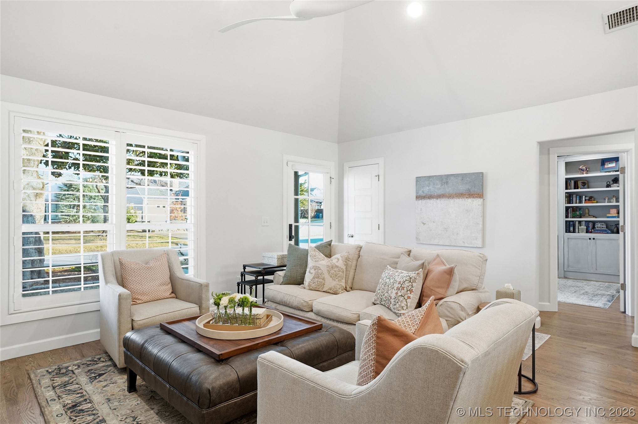 2518 E 17th Street Property Photo 8