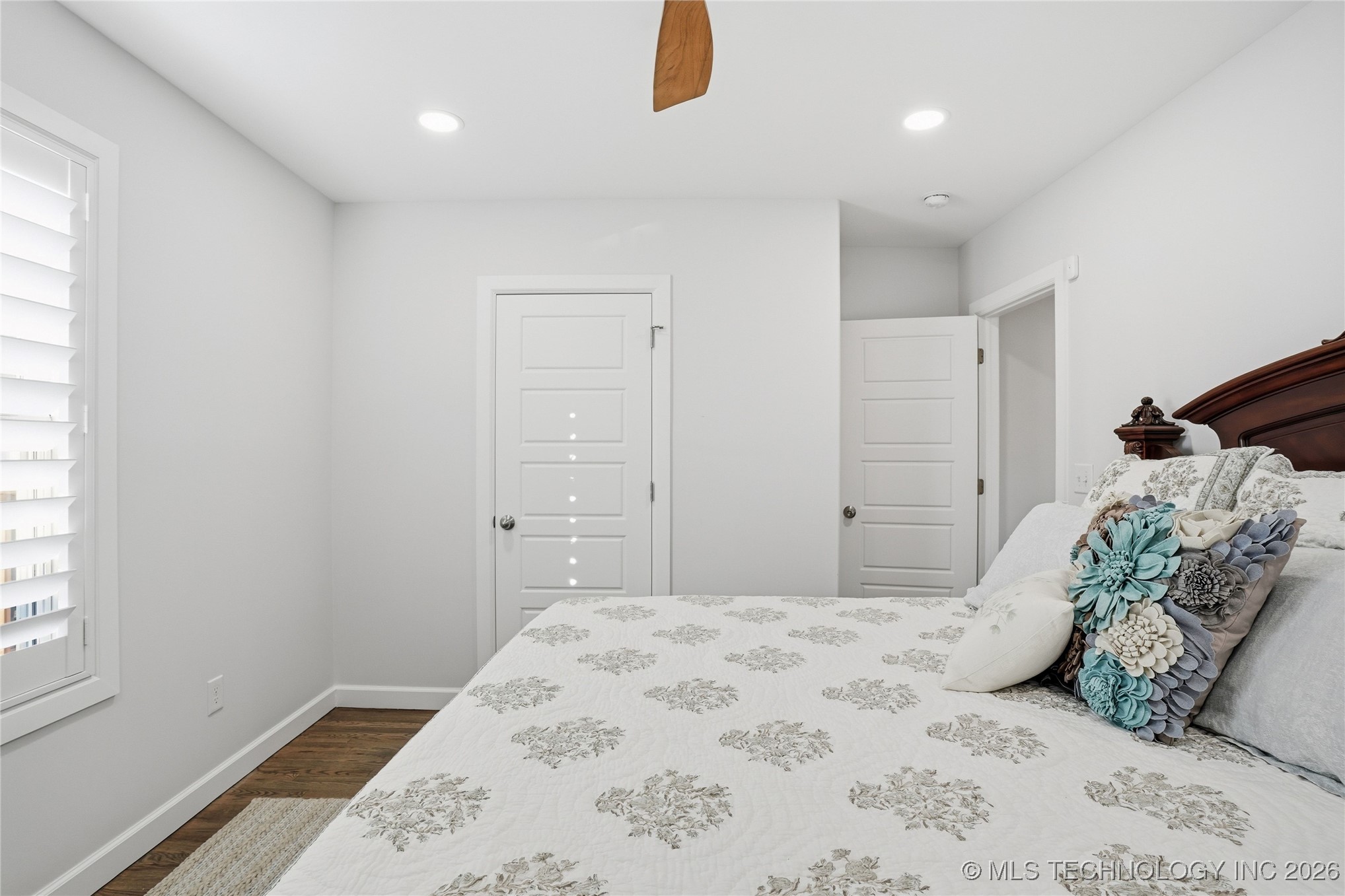 2518 E 17th Street Property Photo 45