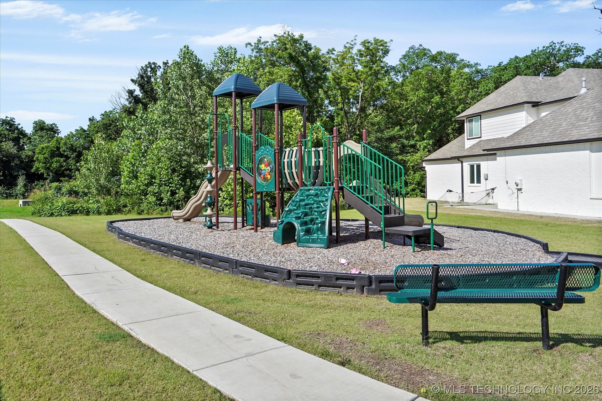 2035 E 138th Place S Property Photo 3