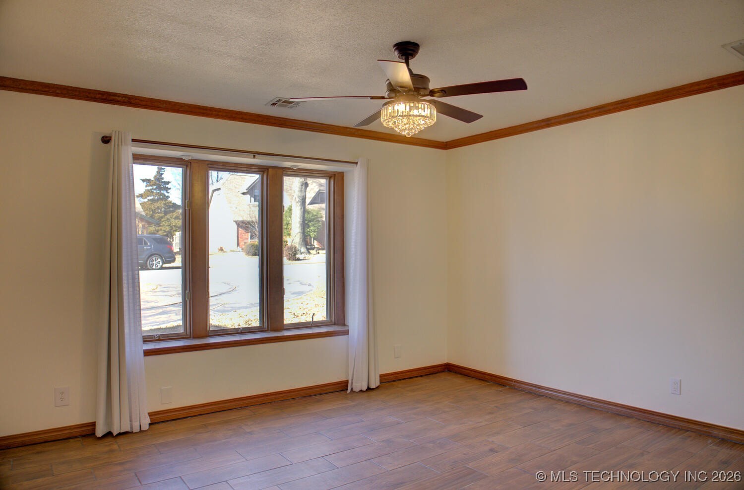 8637 S 73rd East Avenue Property Photo 6