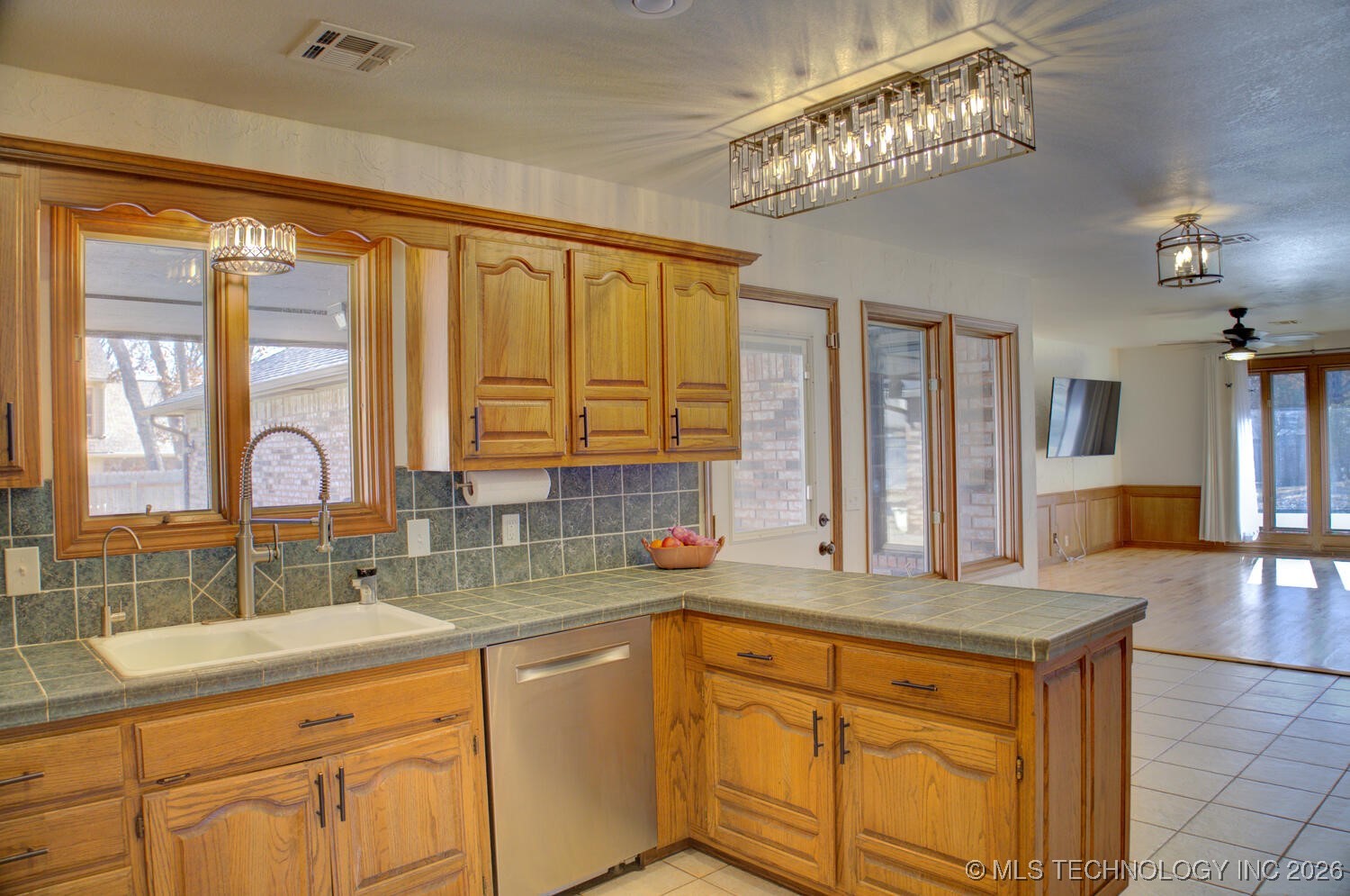 8637 S 73rd East Avenue Property Photo 31