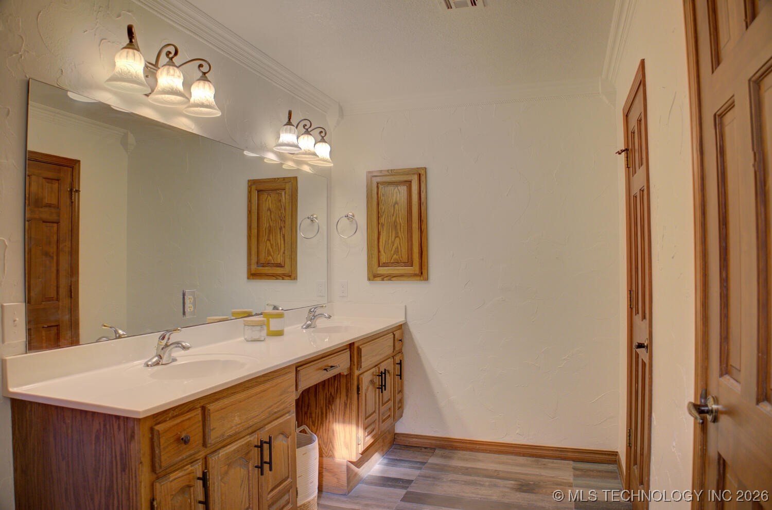 8637 S 73rd East Avenue Property Photo 38