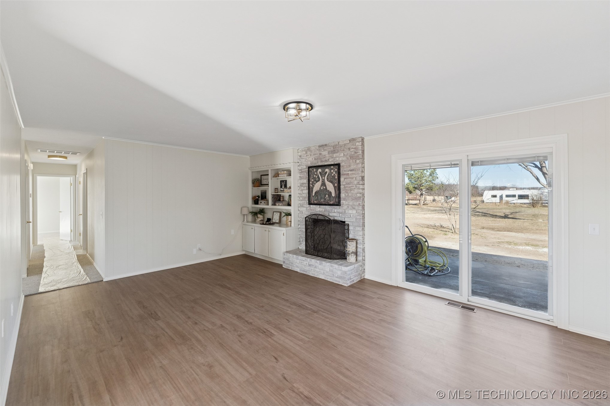 15303 E 440 Road Property Photo 5