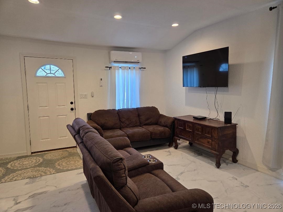 802 W Adams Avenue Property Photo 6