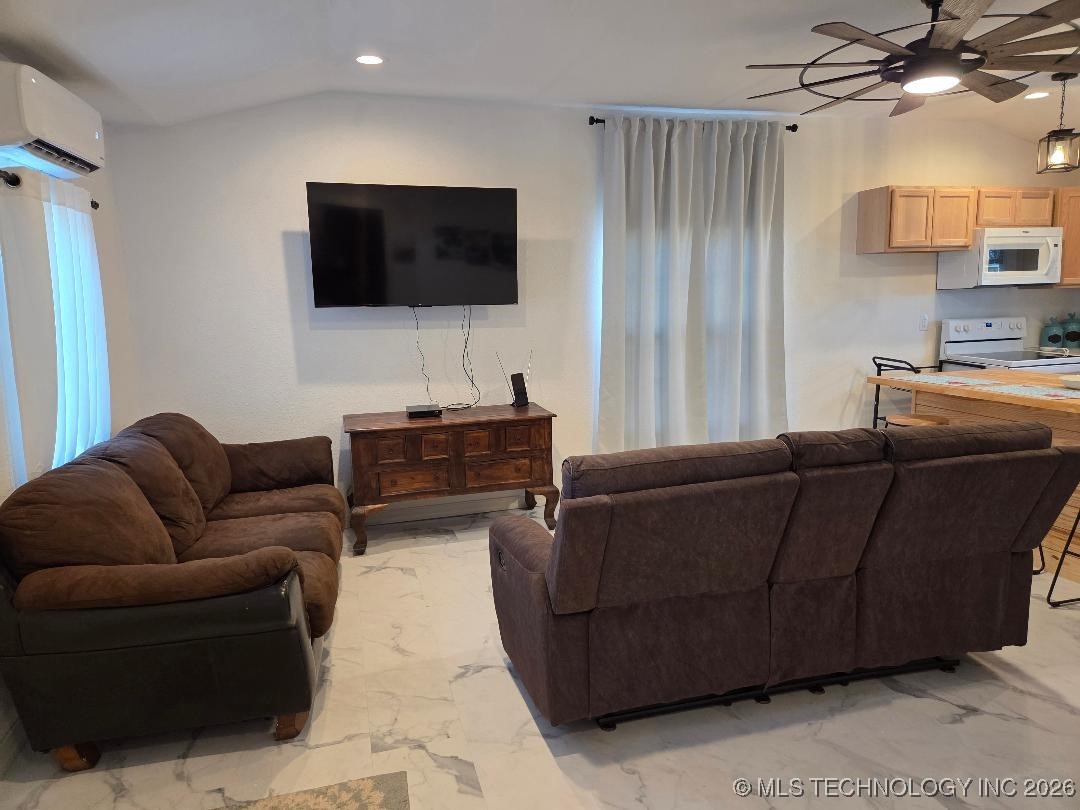 802 W Adams Avenue Property Photo 7