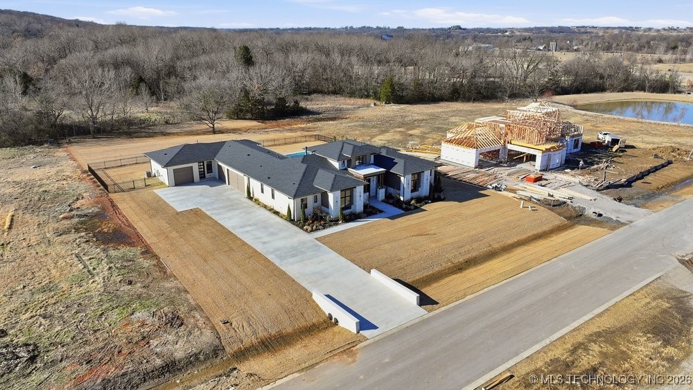 15240 S 27th East Avenue Property Photo 2