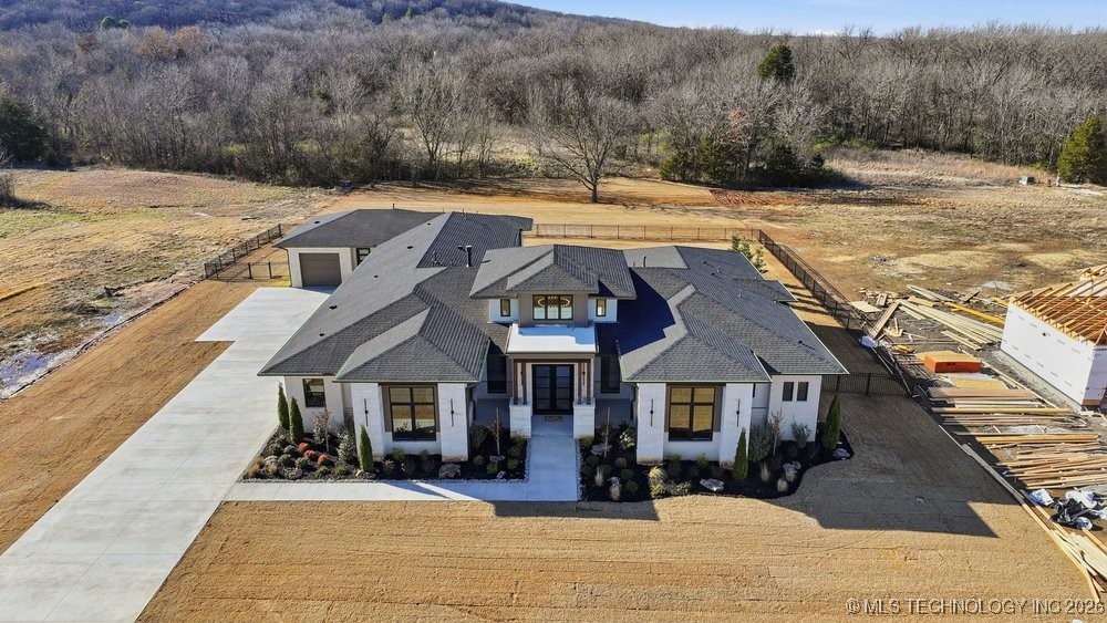 15240 S 27th East Avenue Property Photo 3