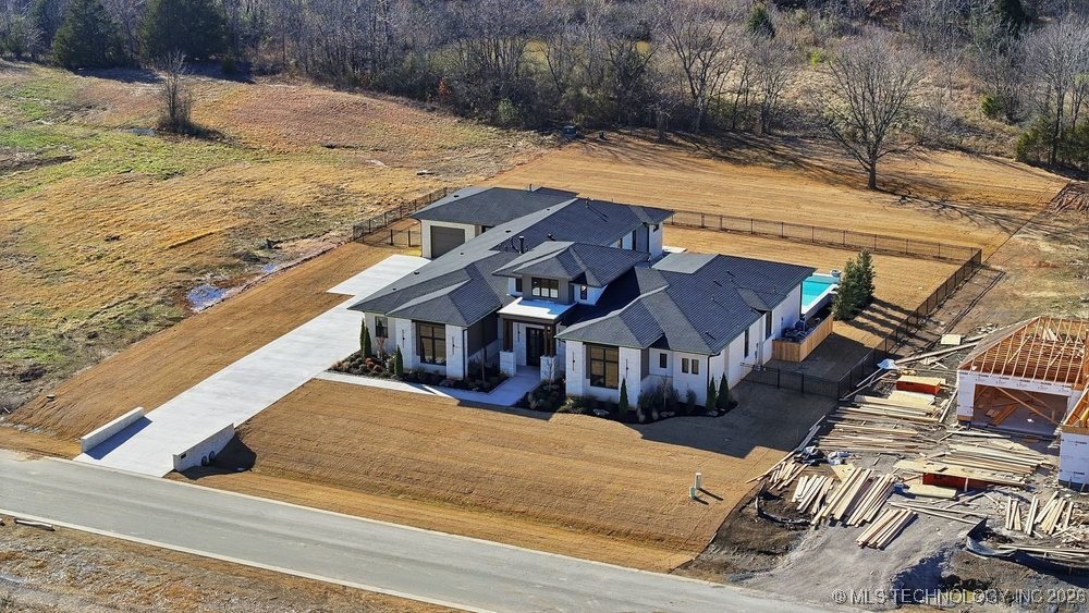 15240 S 27th East Avenue Property Photo 6