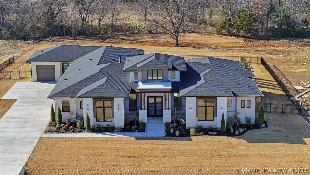 15240 S 27th East Avenue Property Photo 7