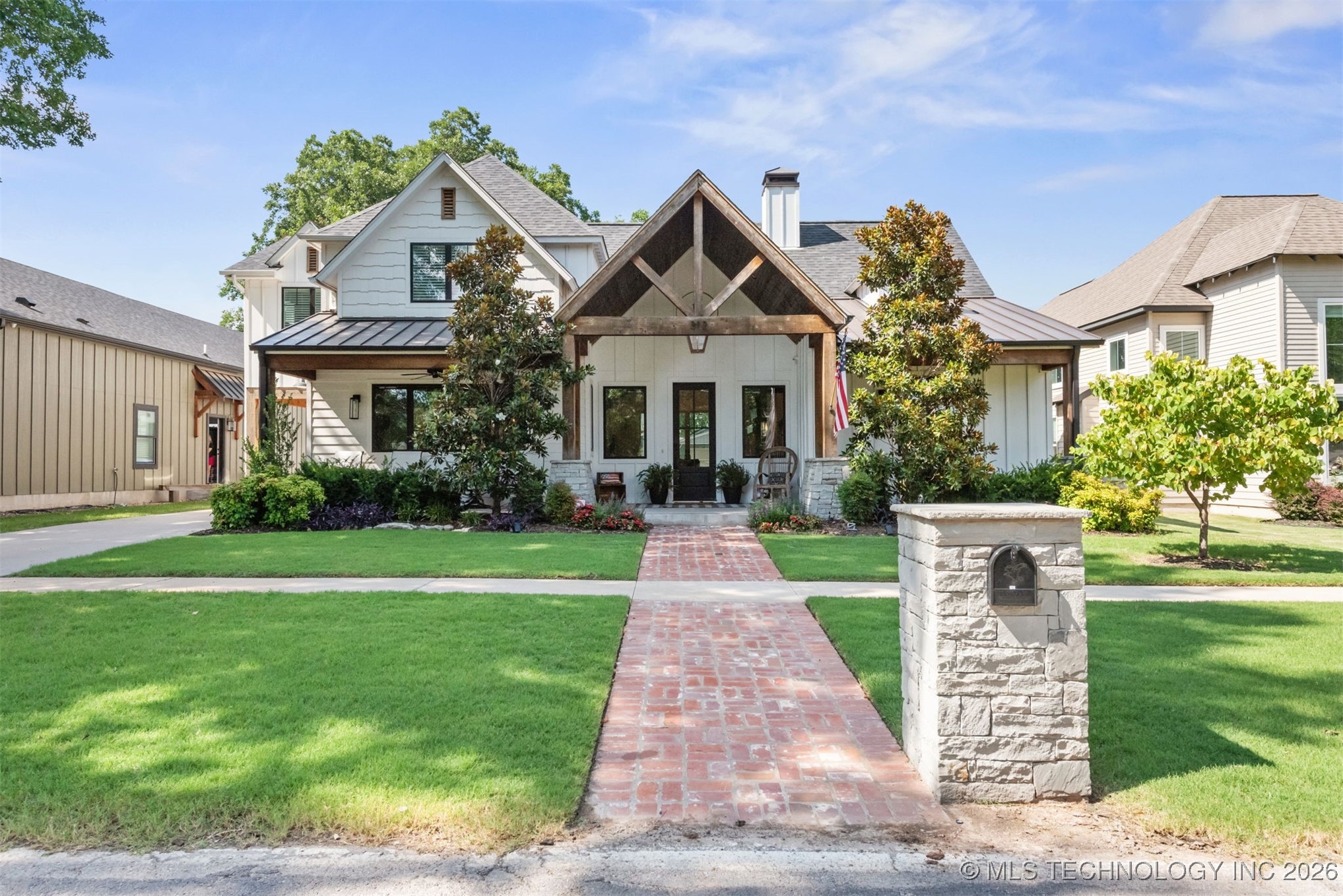 312 E Dallas Street Property Photo 2