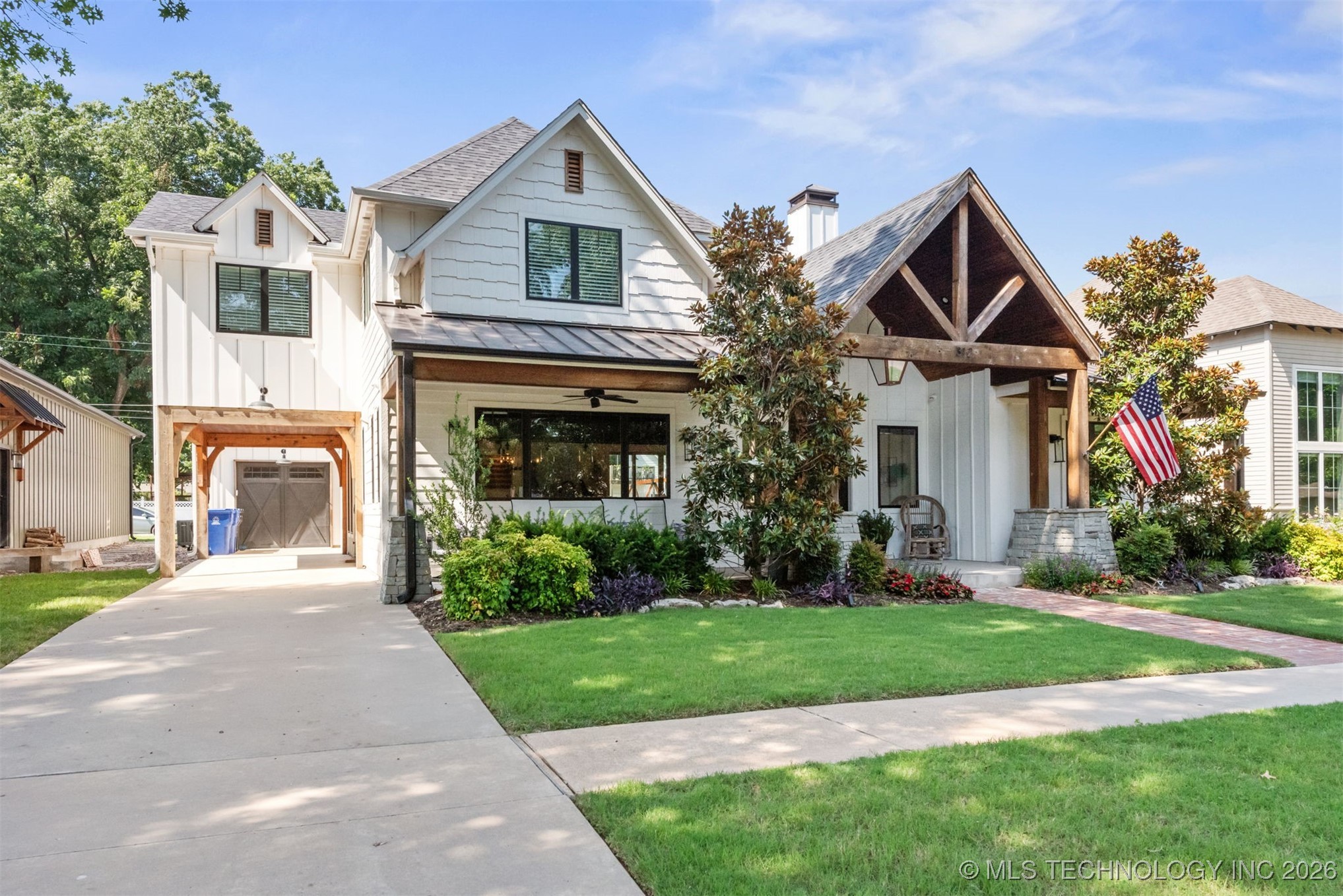 312 E Dallas Street Property Photo 3