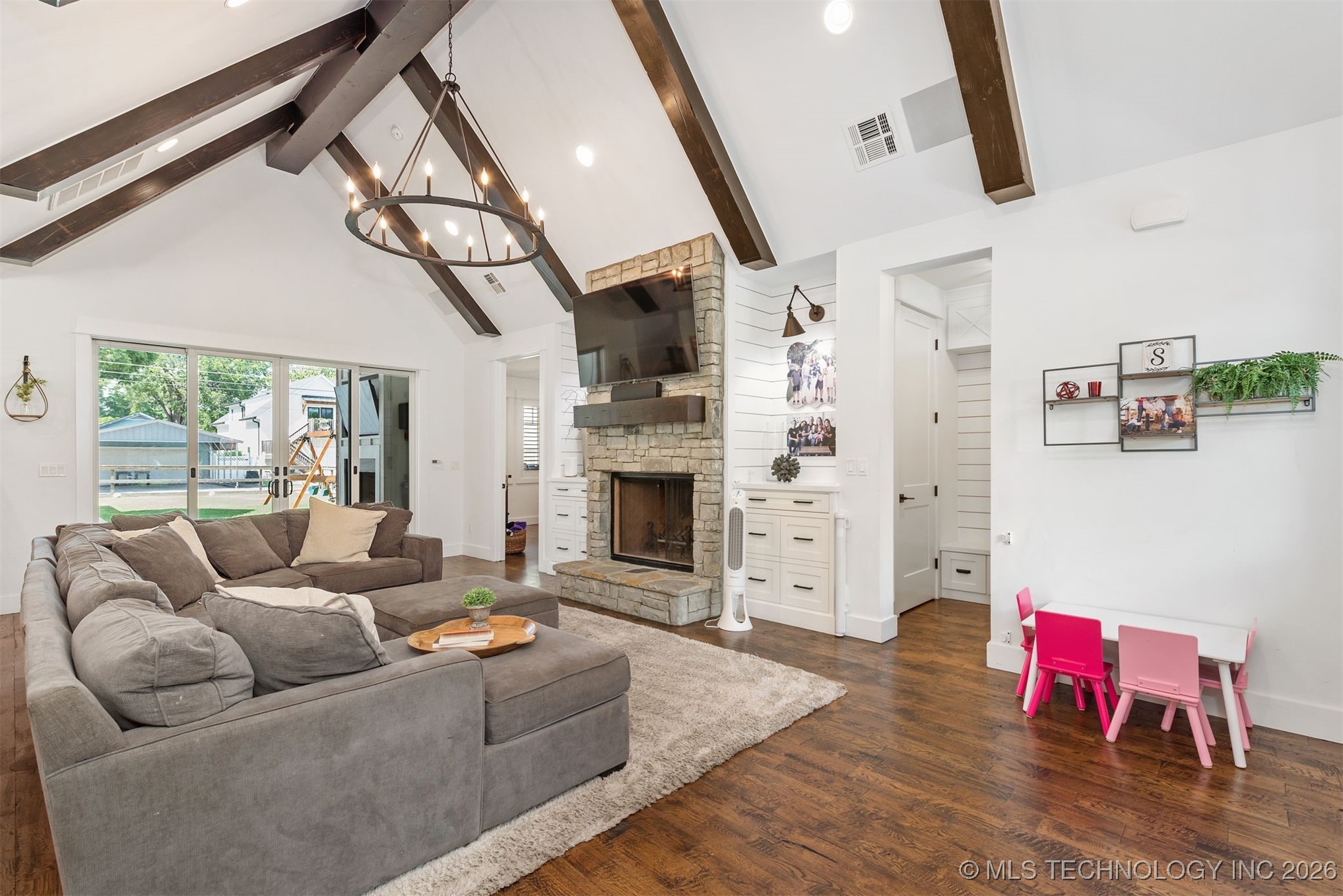 312 E Dallas Street Property Photo 10