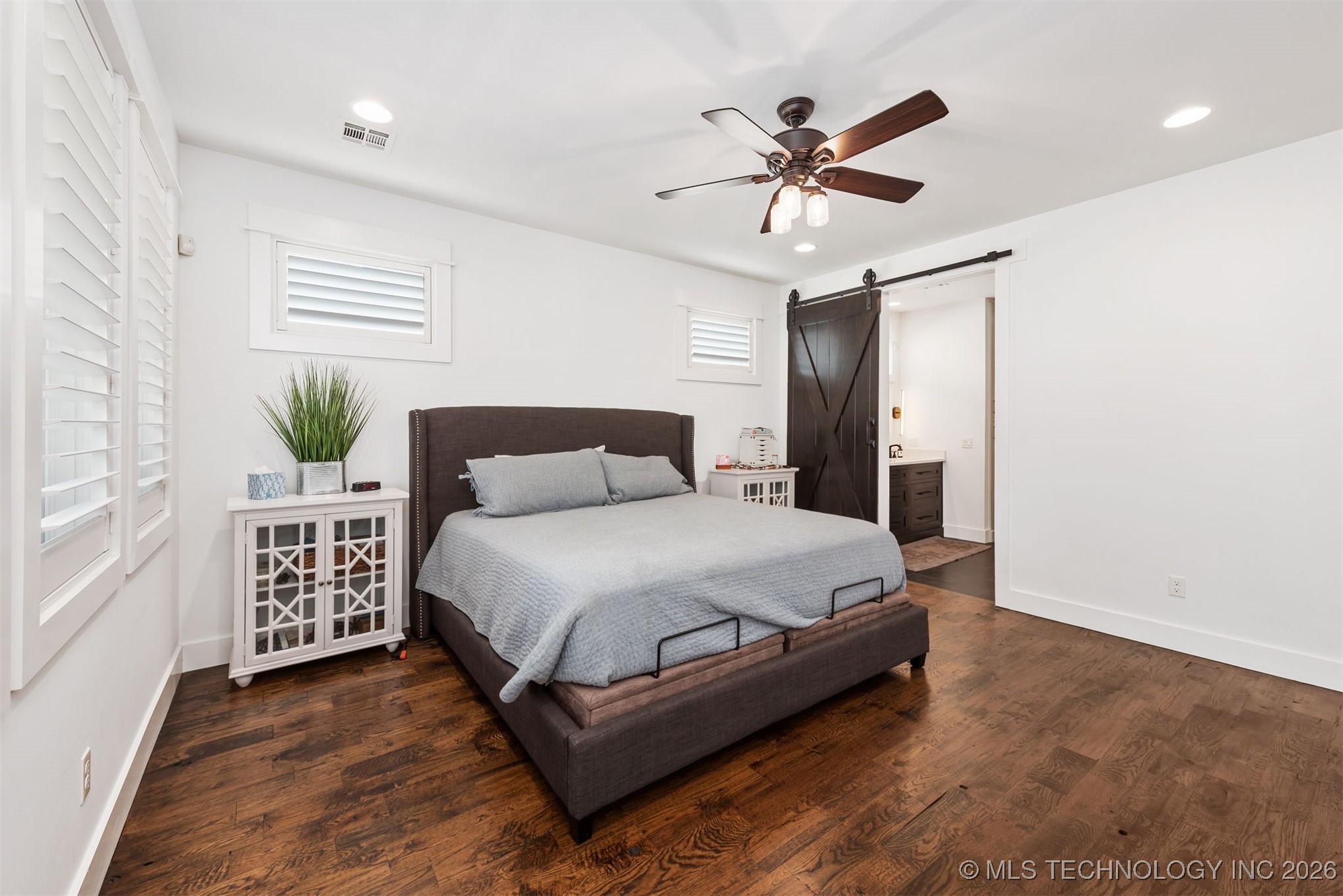 312 E Dallas Street Property Photo 20