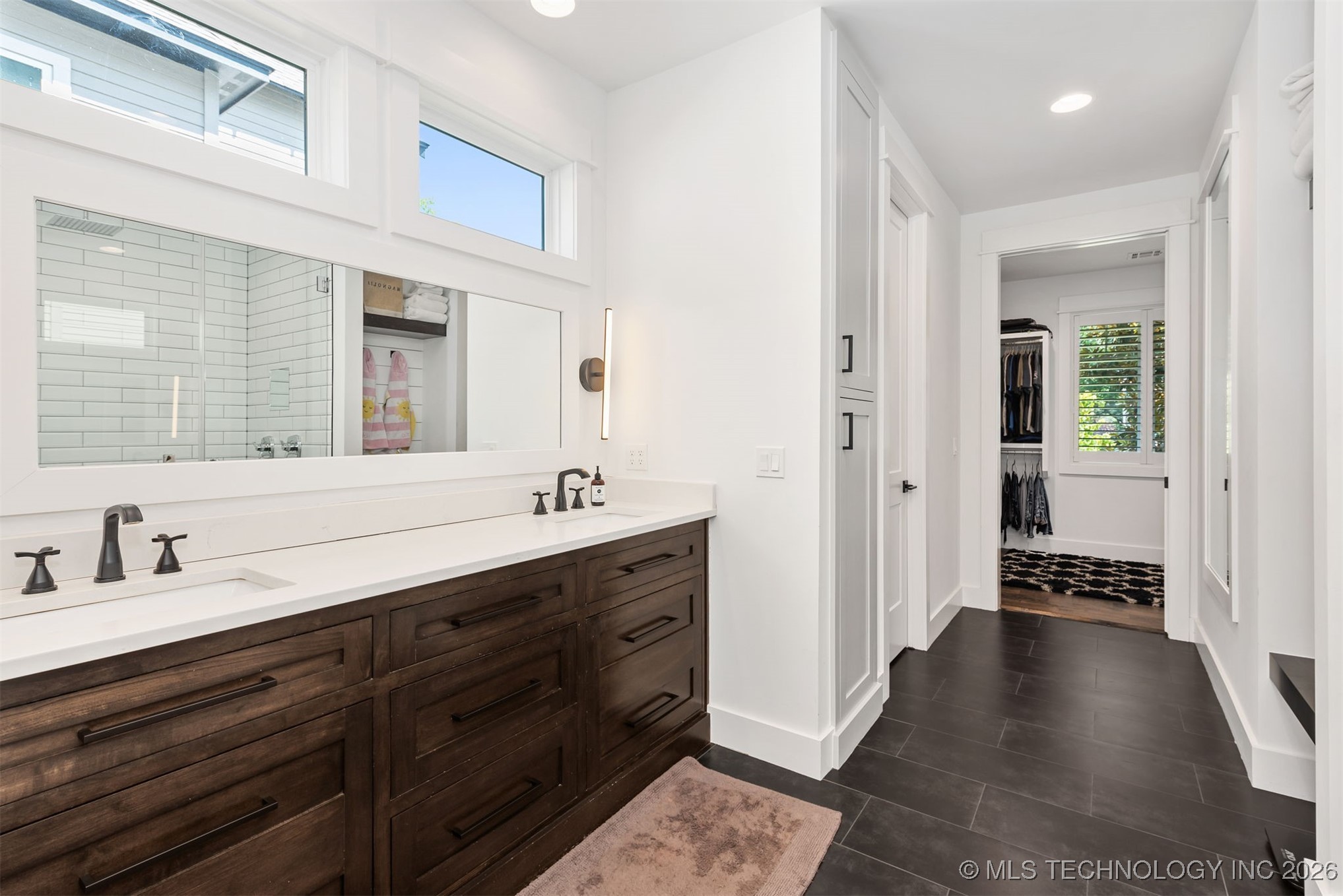 312 E Dallas Street Property Photo 23