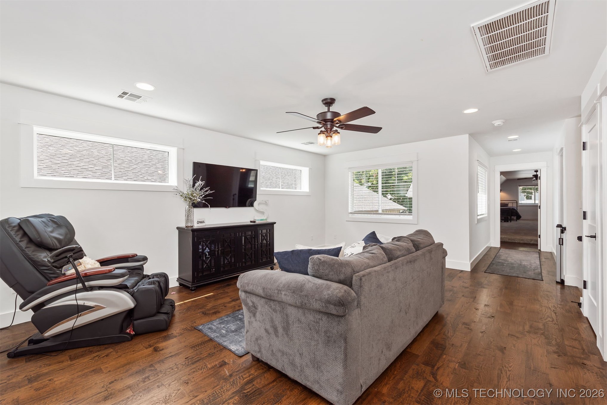 312 E Dallas Street Property Photo 25