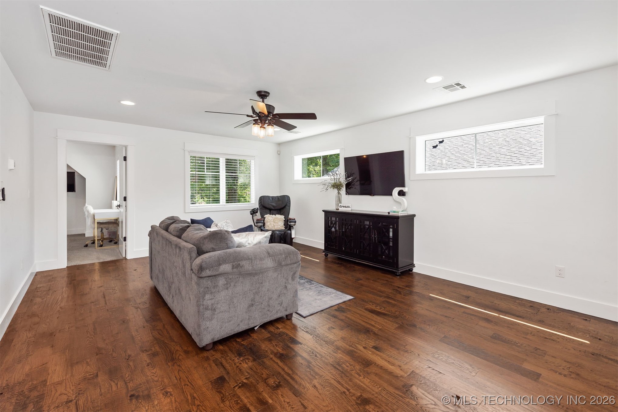 312 E Dallas Street Property Photo 26