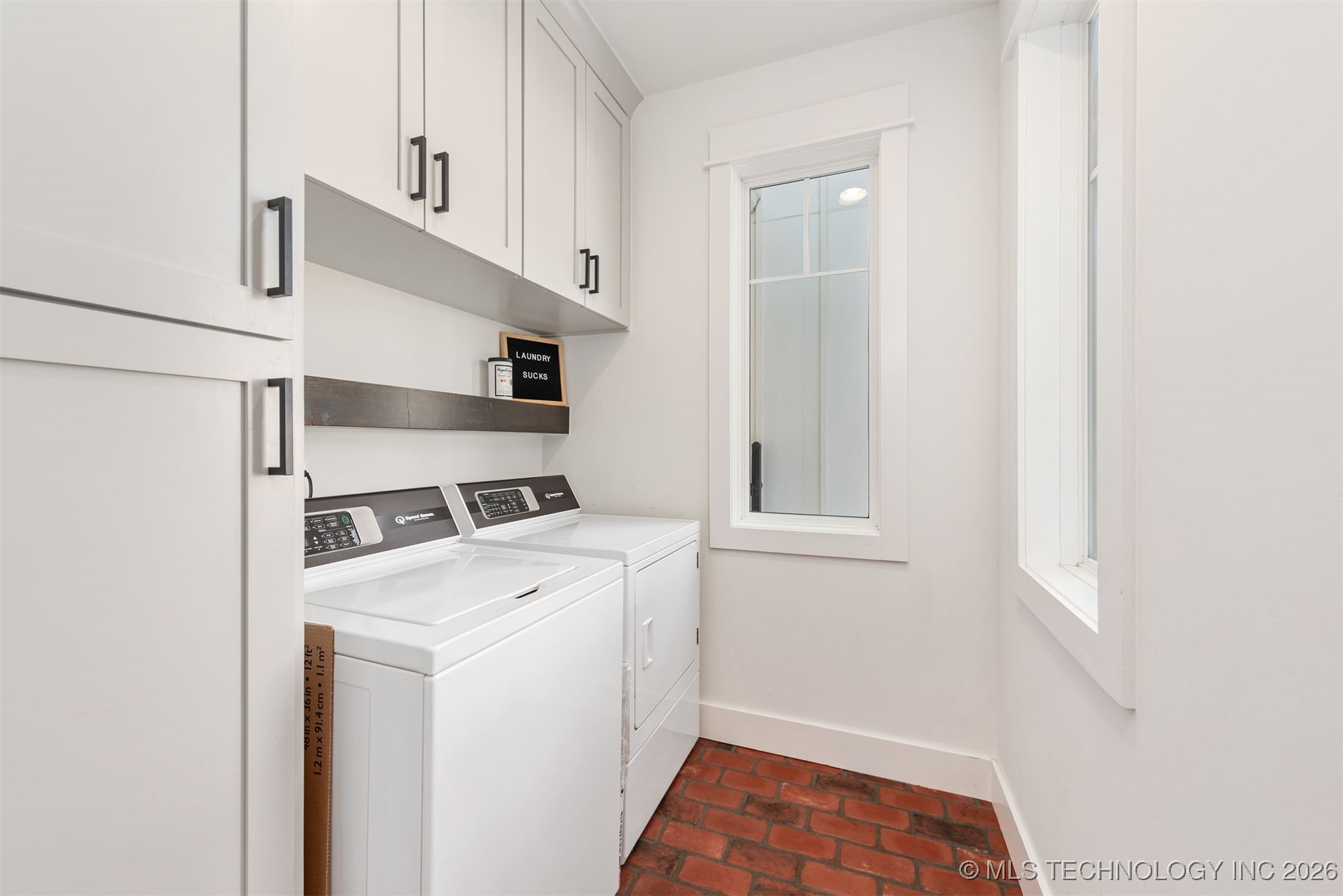 312 E Dallas Street Property Photo 38