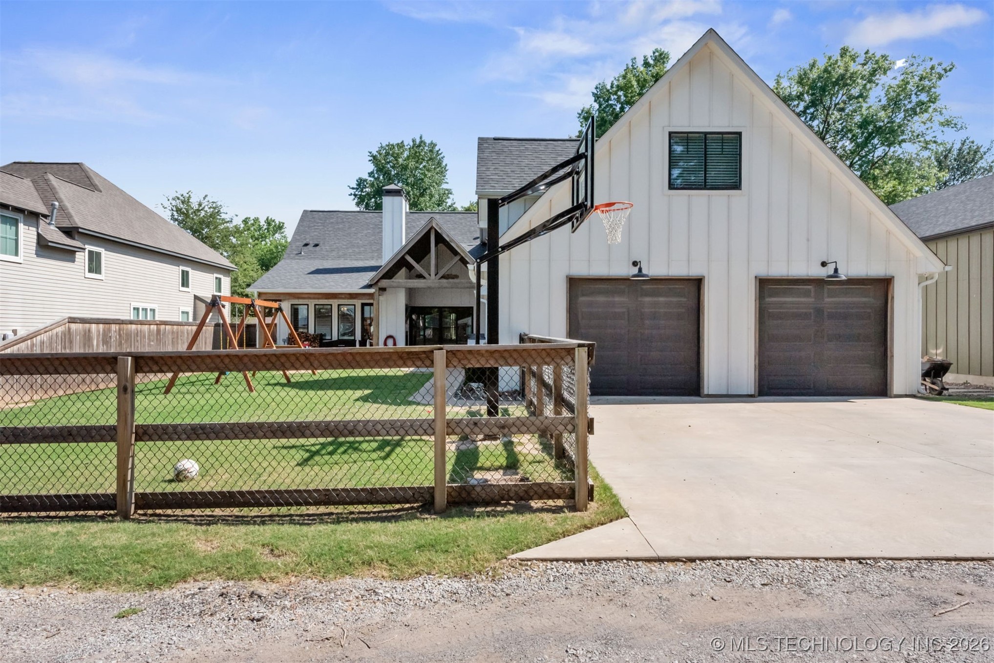 312 E Dallas Street Property Photo 43