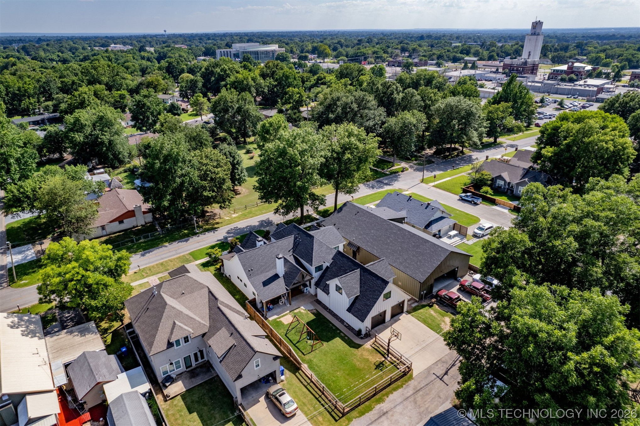 312 E Dallas Street Property Photo 44