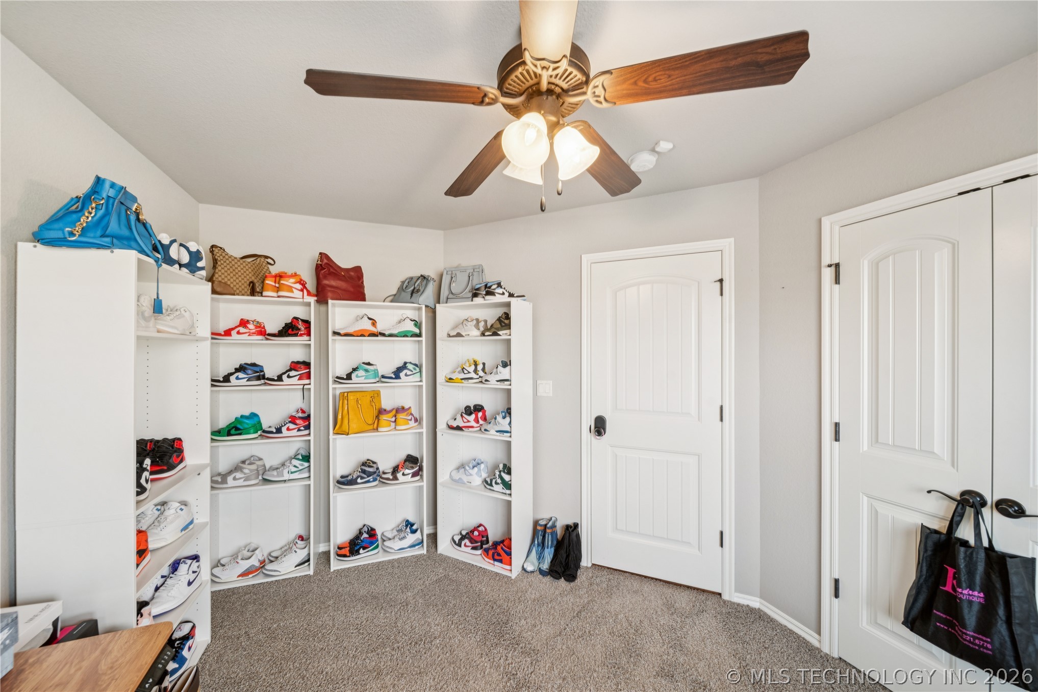 1623 E Fulton Place Property Photo 31