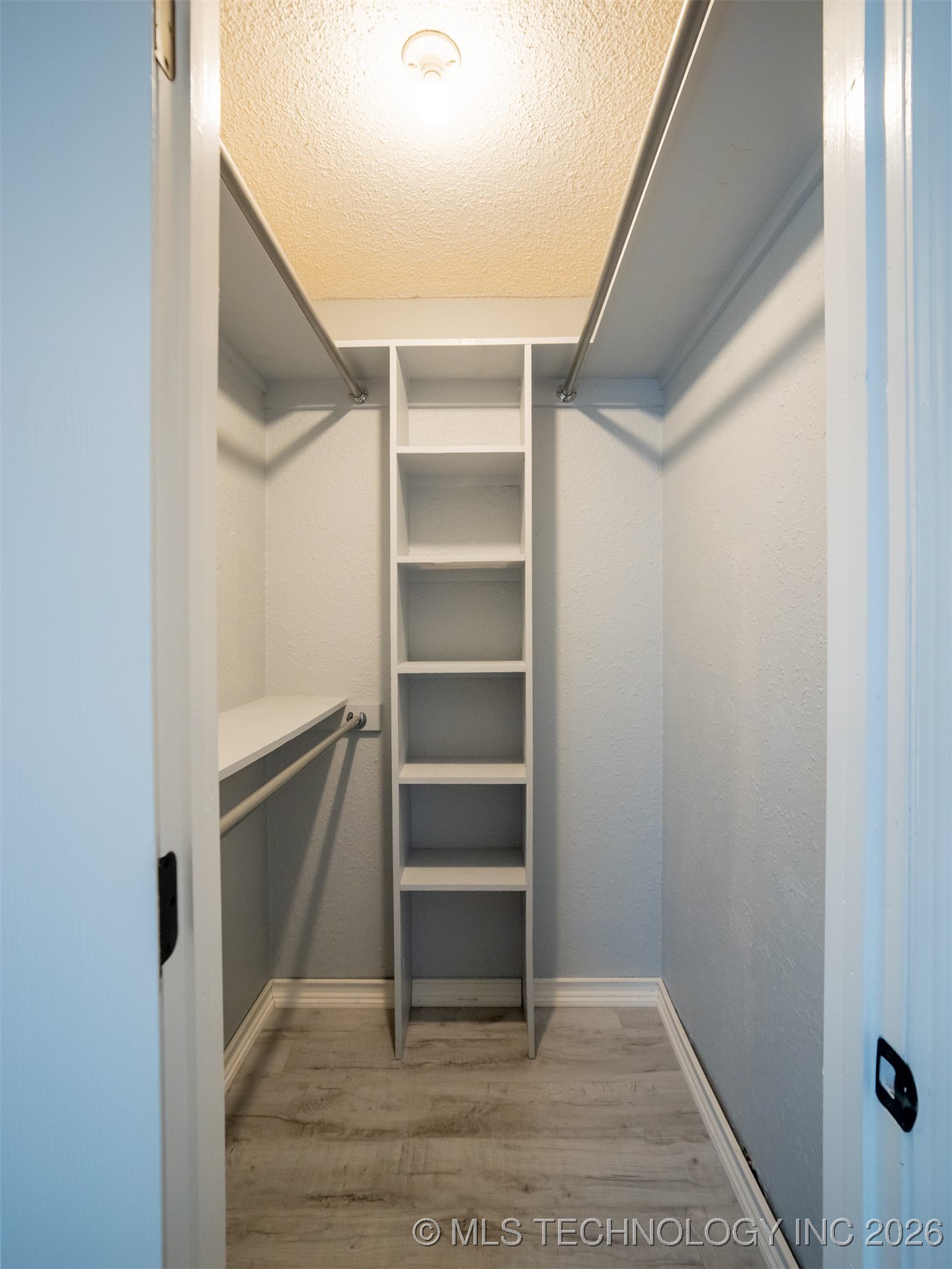 1753 S Pine Avenue Property Photo 8