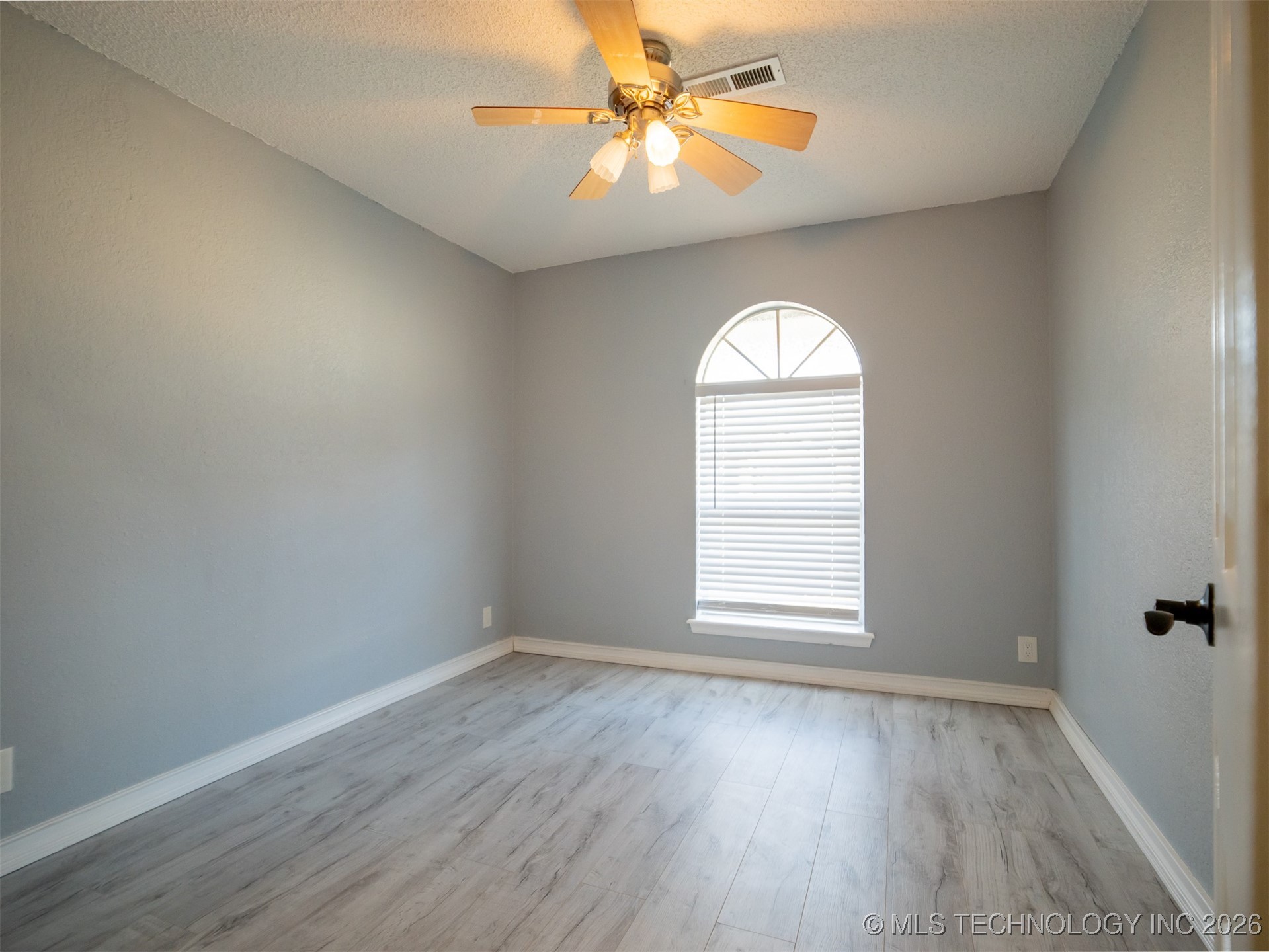 1753 S Pine Avenue Property Photo 11