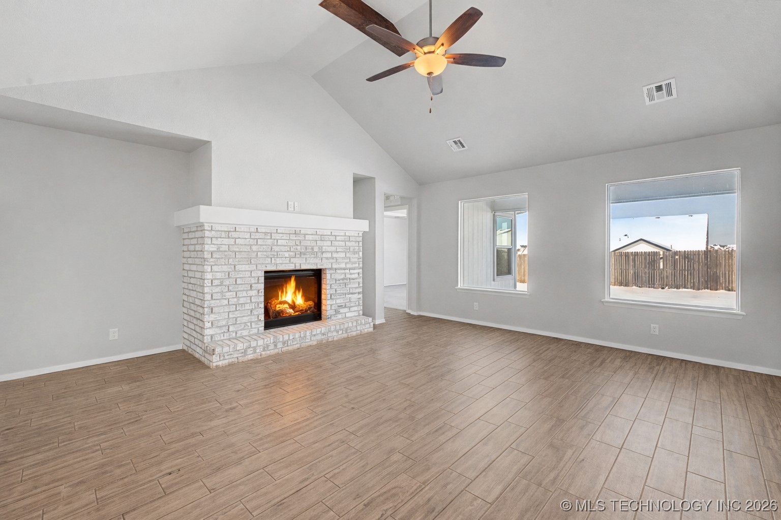 2912 W Charlotte Street Property Photo 2