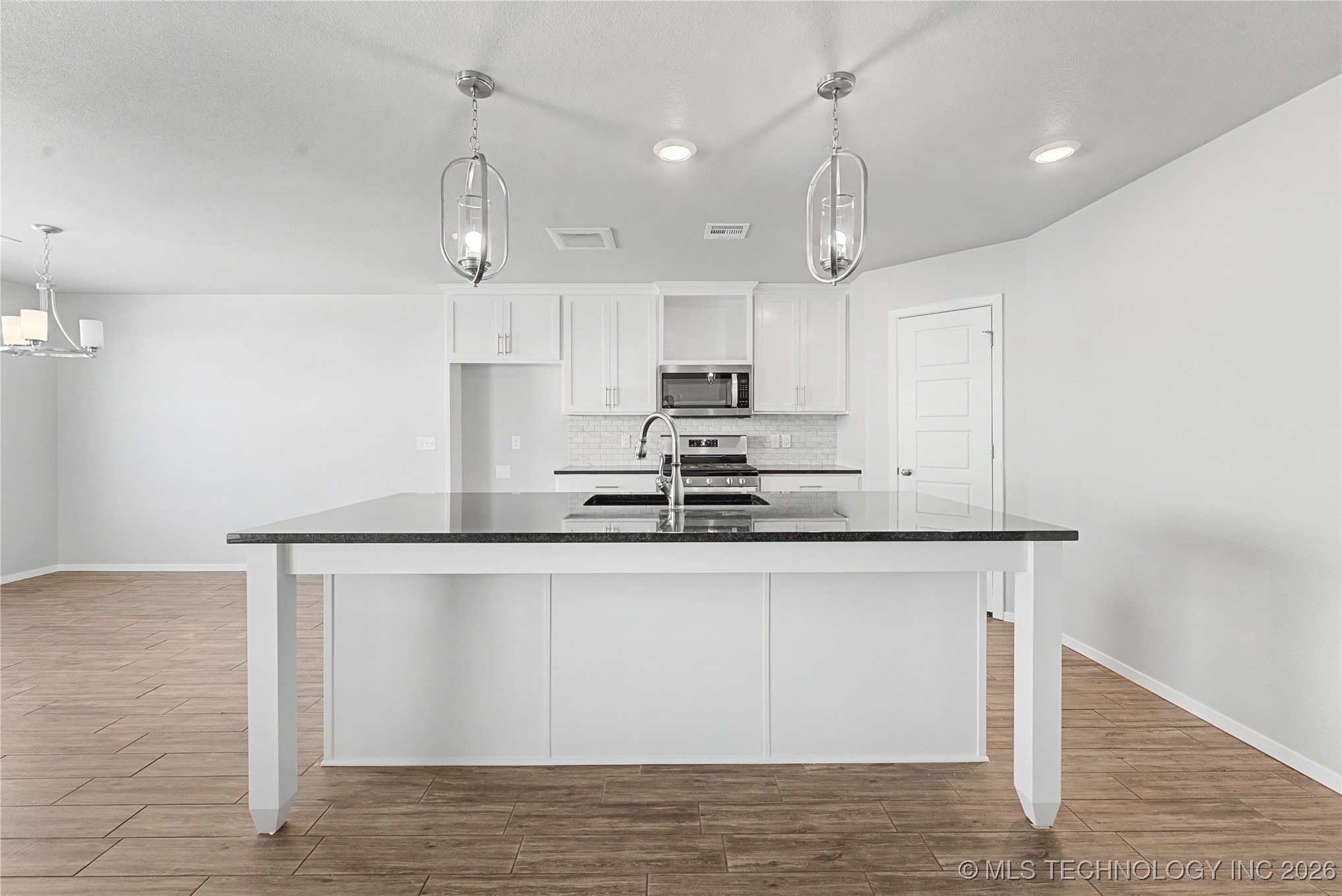 2912 W Charlotte Street Property Photo 3