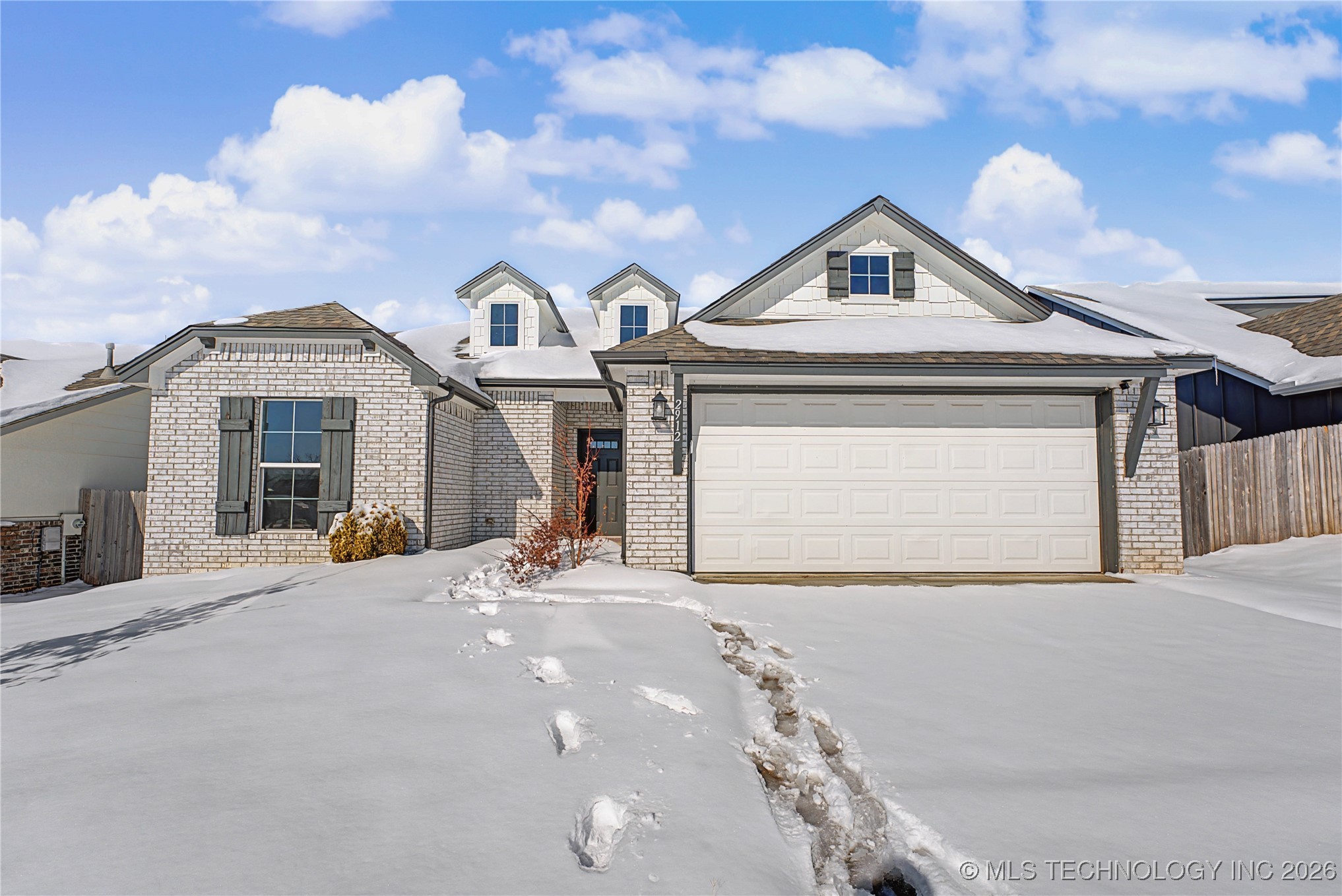 2912 W Charlotte Street Property Photo 5