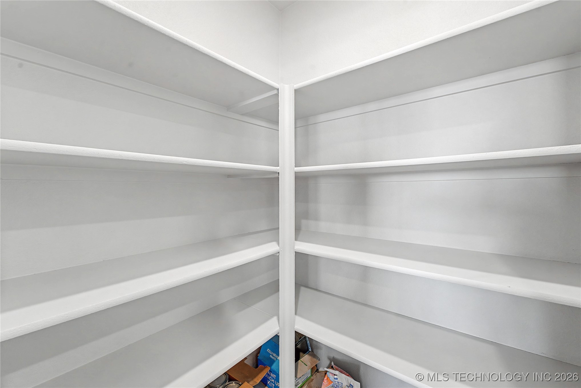 2912 W Charlotte Street Property Photo 6