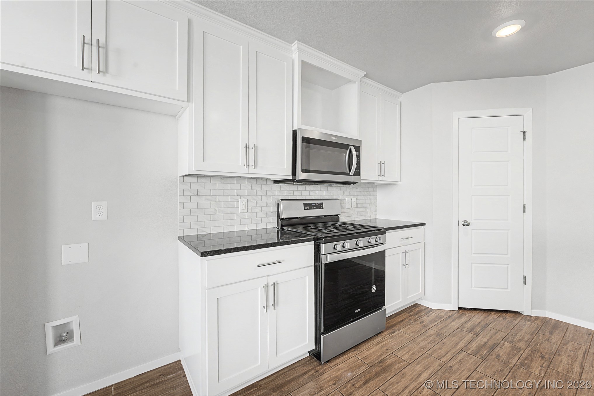 2912 W Charlotte Street Property Photo 10