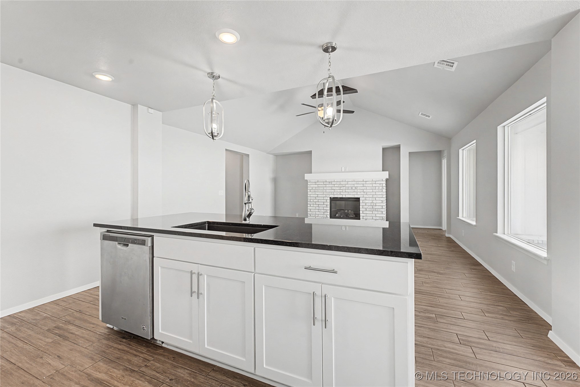 2912 W Charlotte Street Property Photo 11