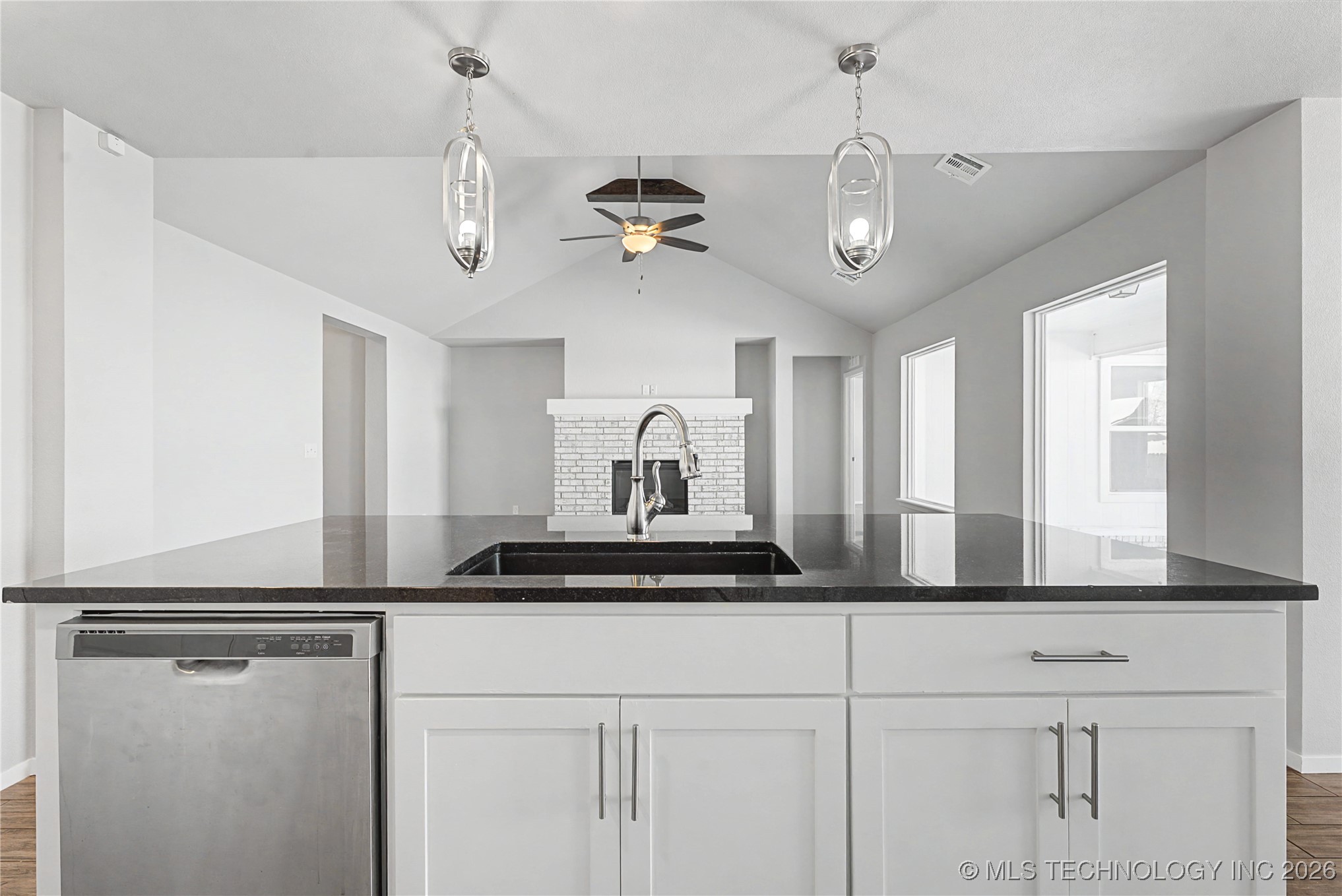 2912 W Charlotte Street Property Photo 12