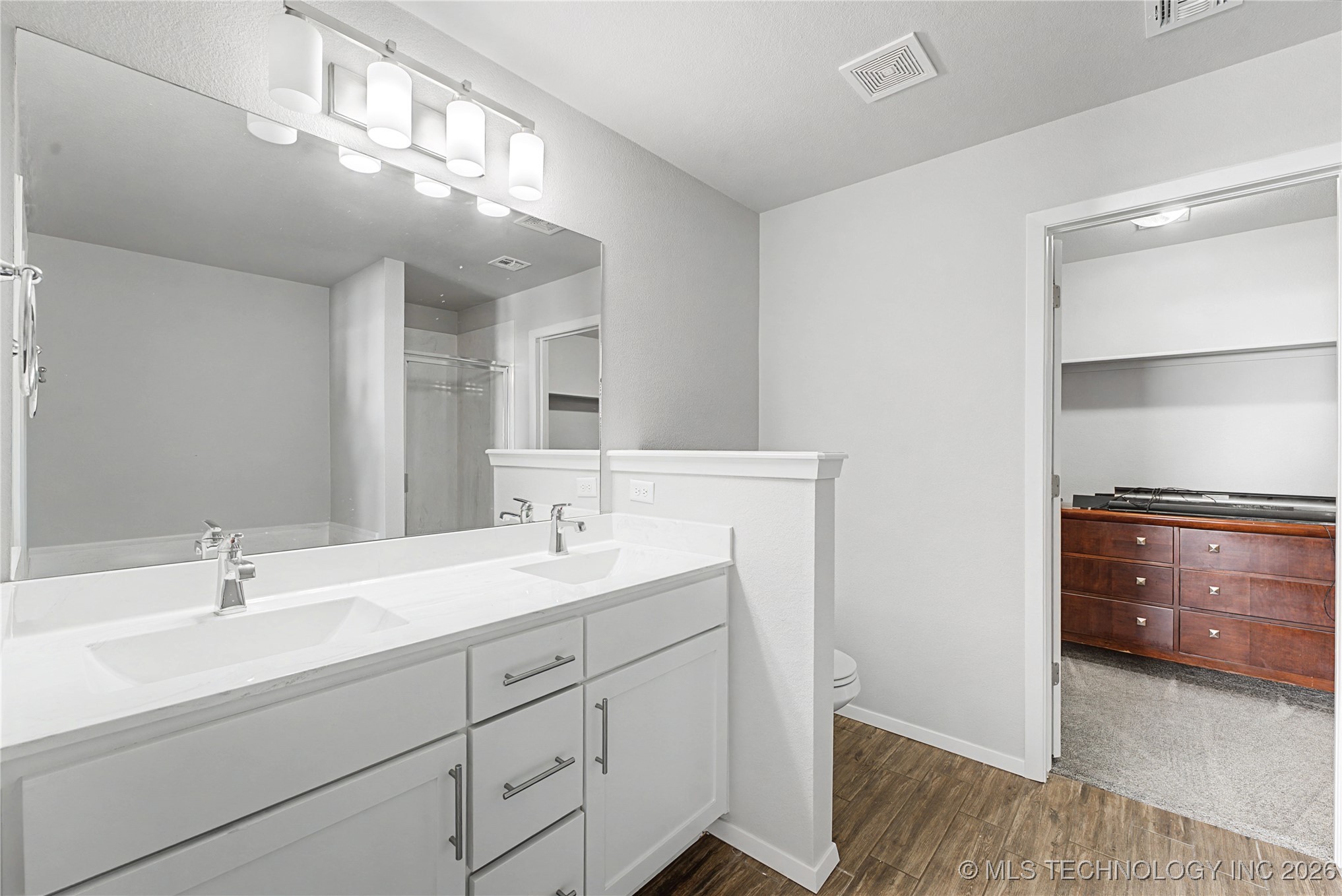 2912 W Charlotte Street Property Photo 15