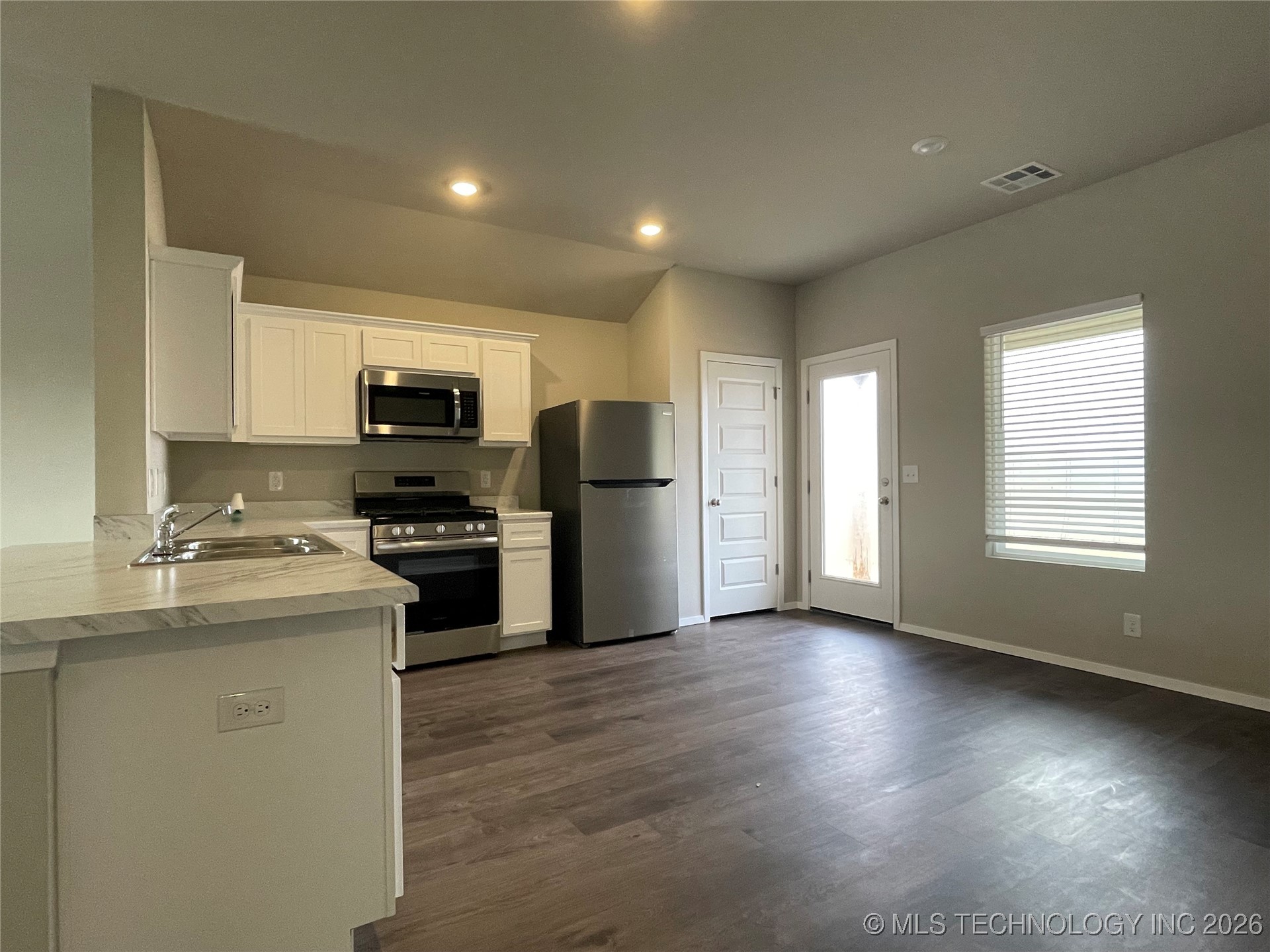 1010 W Lawton Road Property Photo 5