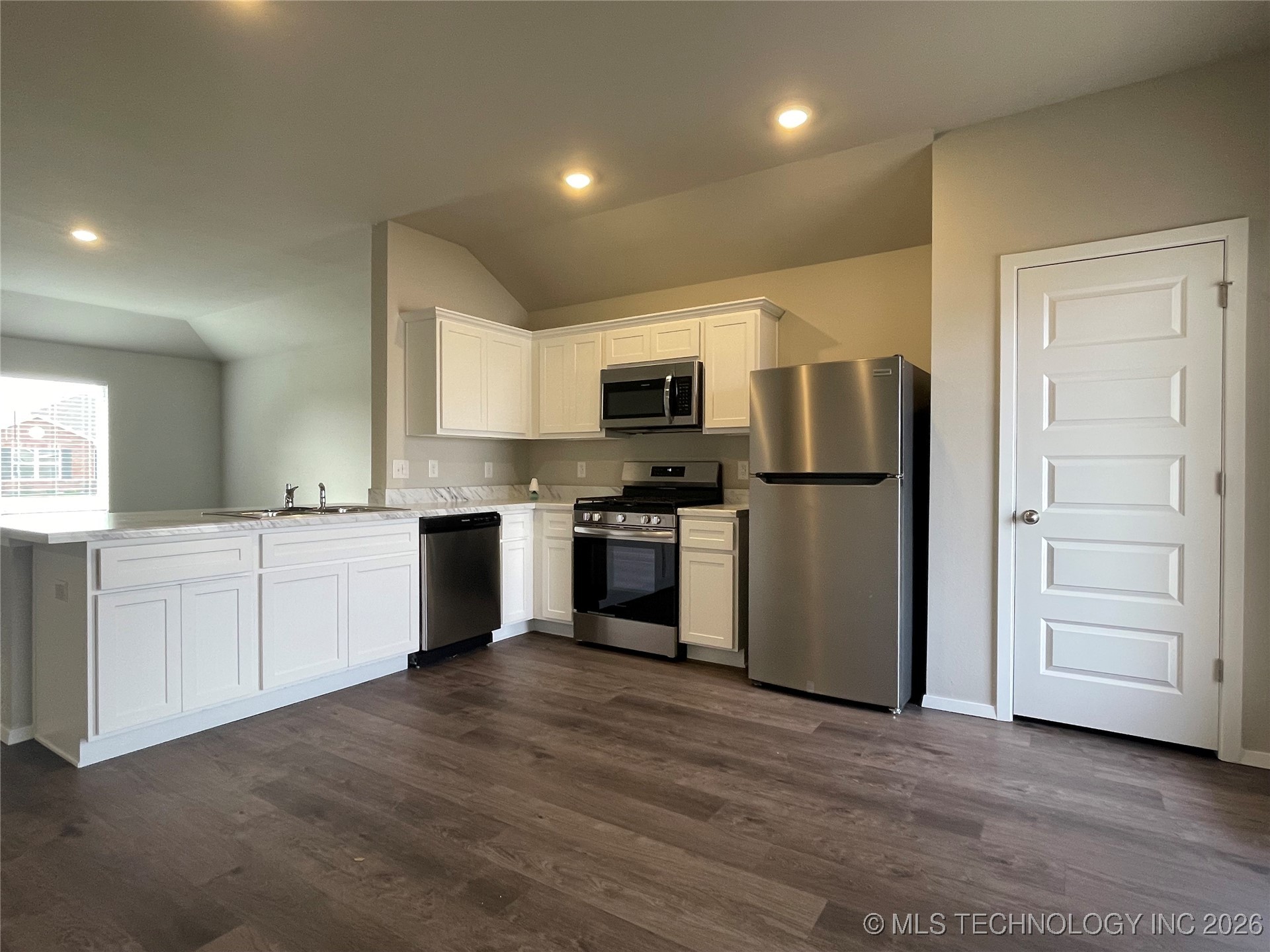 1010 W Lawton Road Property Photo 6