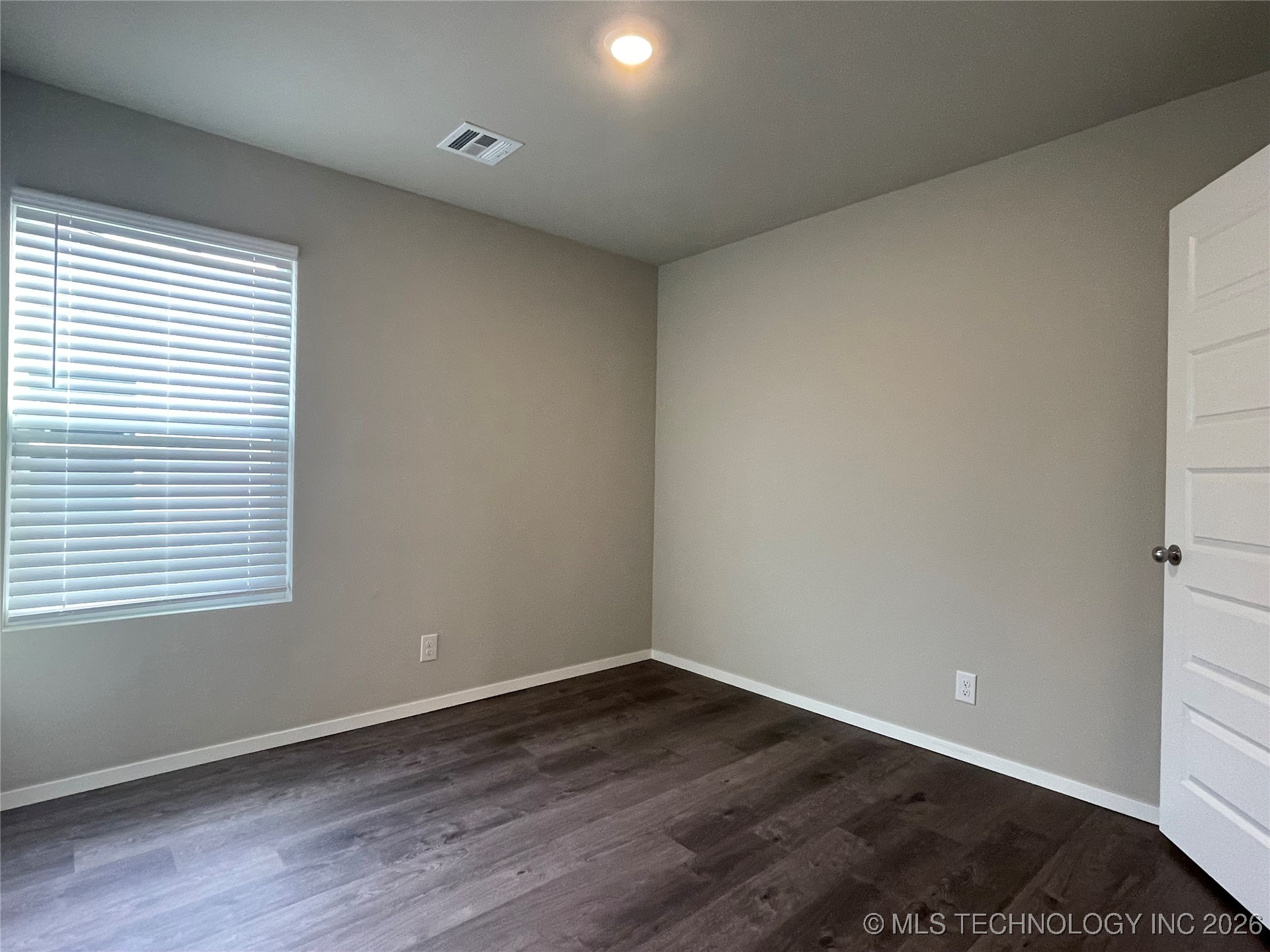 1010 W Lawton Road Property Photo 9